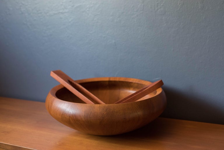 Early Danish Teak Centerpiece Serving Bowl by Jens H. Quistgaard for Dansk In Good Condition For Sale In San Jose, CA