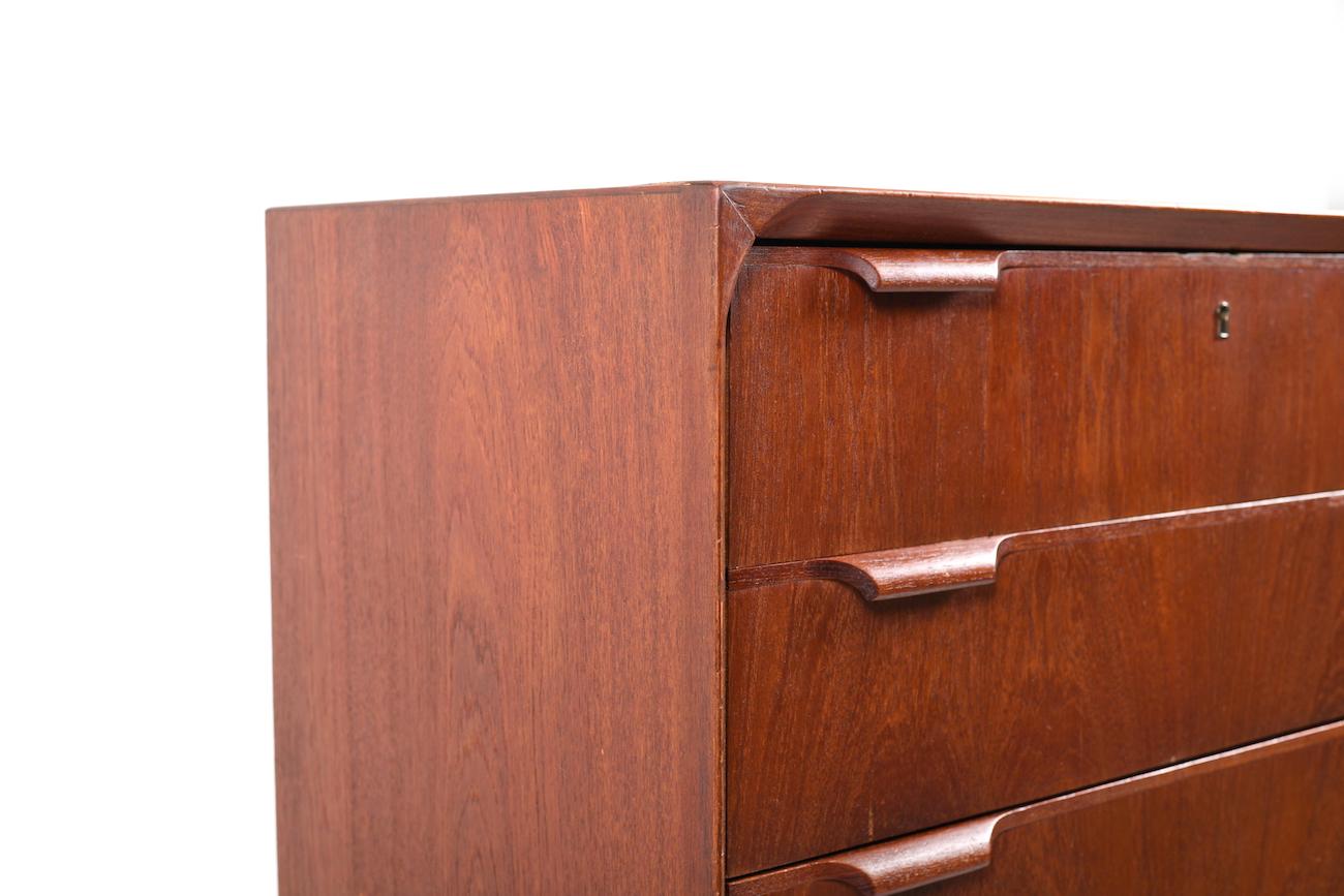 Early Danish Teak Chest of Drawer in Teak and Oak For Sale 2