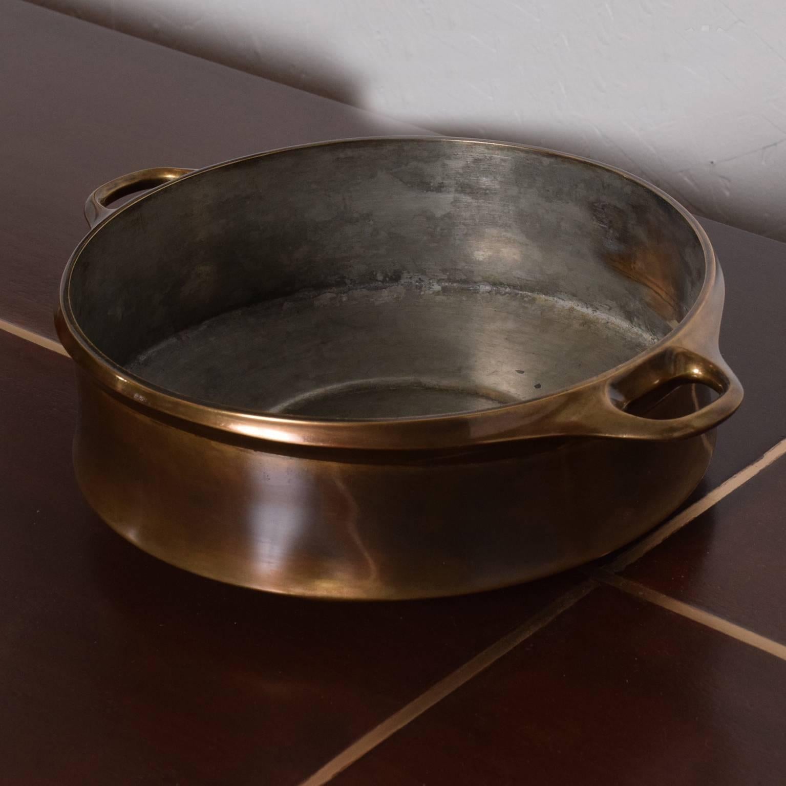 For your consideration, an early Dansk pot bowl with bronze finish midcentury Danish modern.
Denmark, late 1950s
Dimensions: 3 1/2