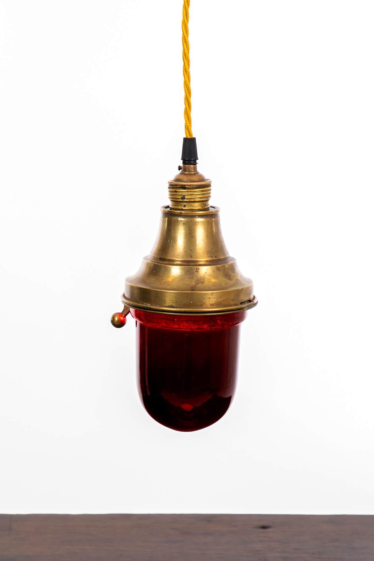 Early Darkroom Lamp with Brass Coloured Aluminum Holder, circa 1930 For Sale 4