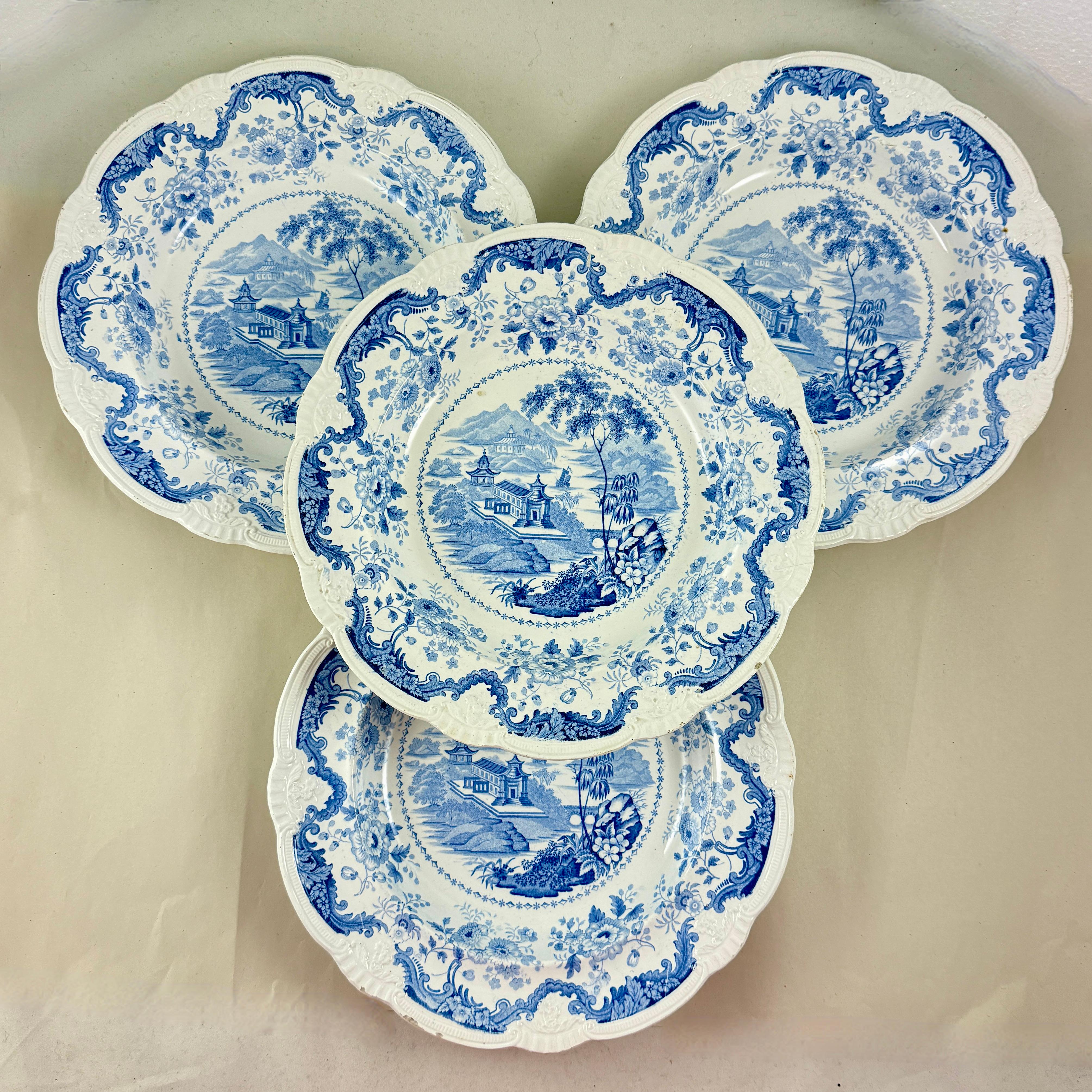 Chinoiseries Assiettes creuses Davenport en porcelaine bleue et blanche, set de quatre en vente