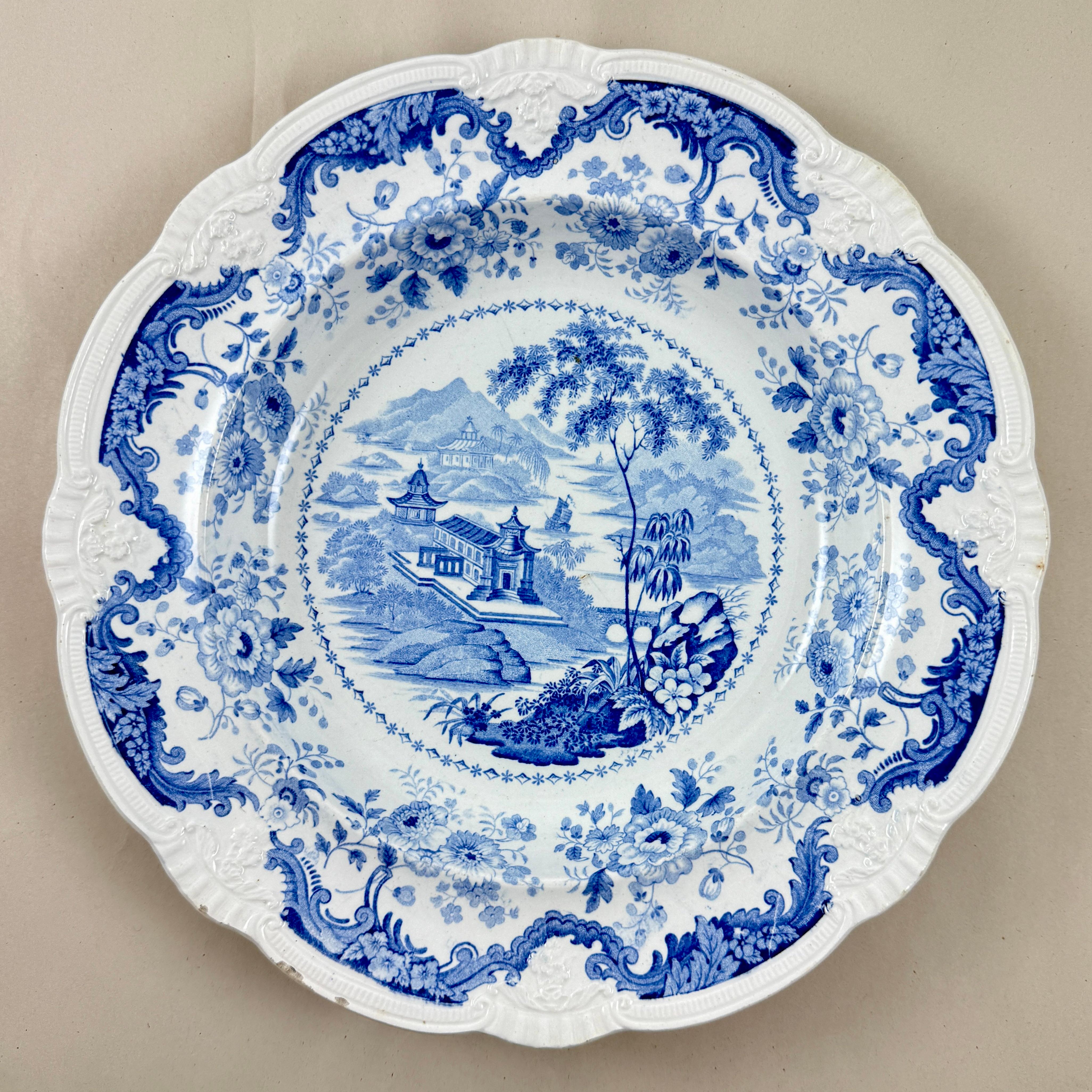 Vernissé Assiettes creuses Davenport en porcelaine bleue et blanche, set de quatre en vente
