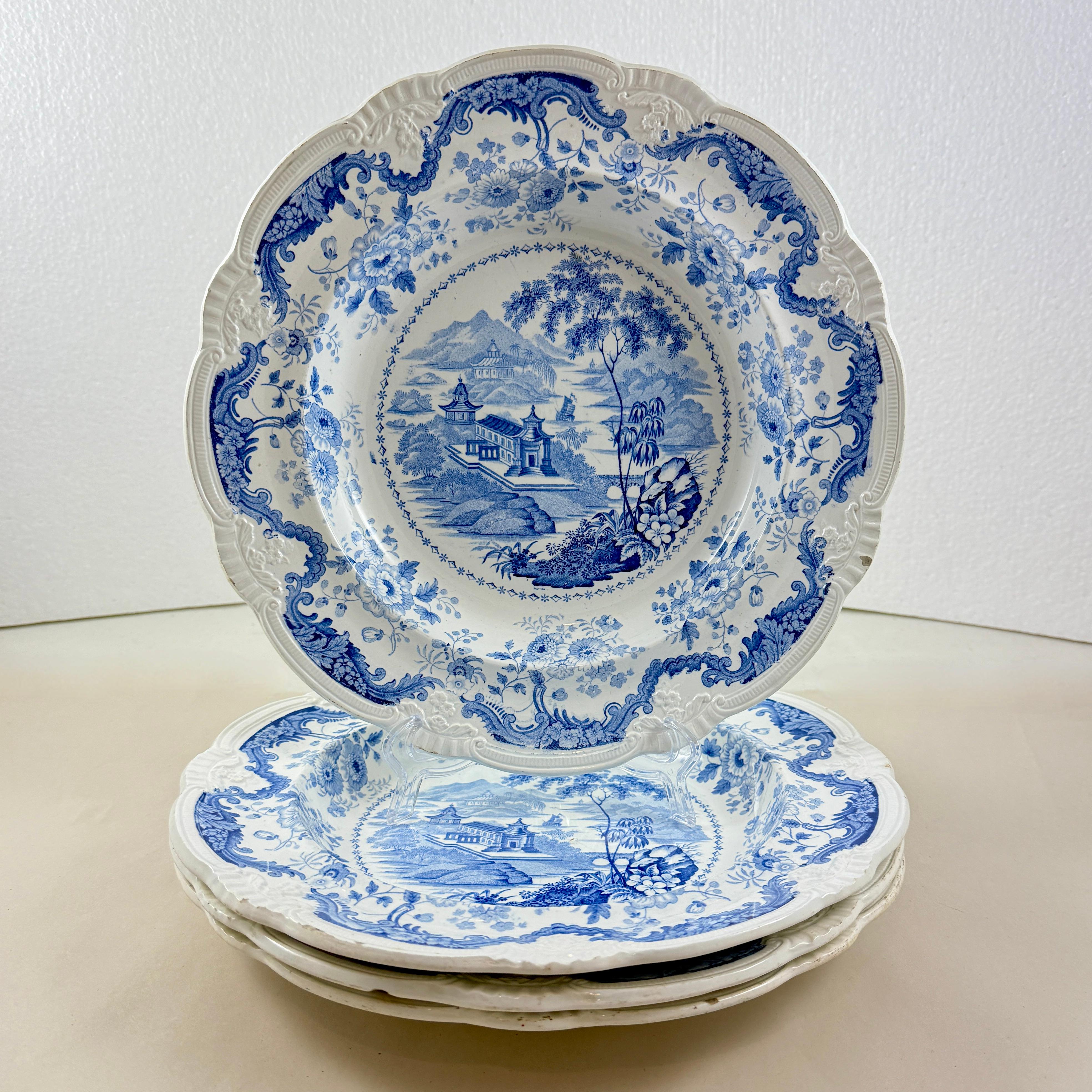 XIXe siècle Assiettes creuses Davenport en porcelaine bleue et blanche, set de quatre en vente