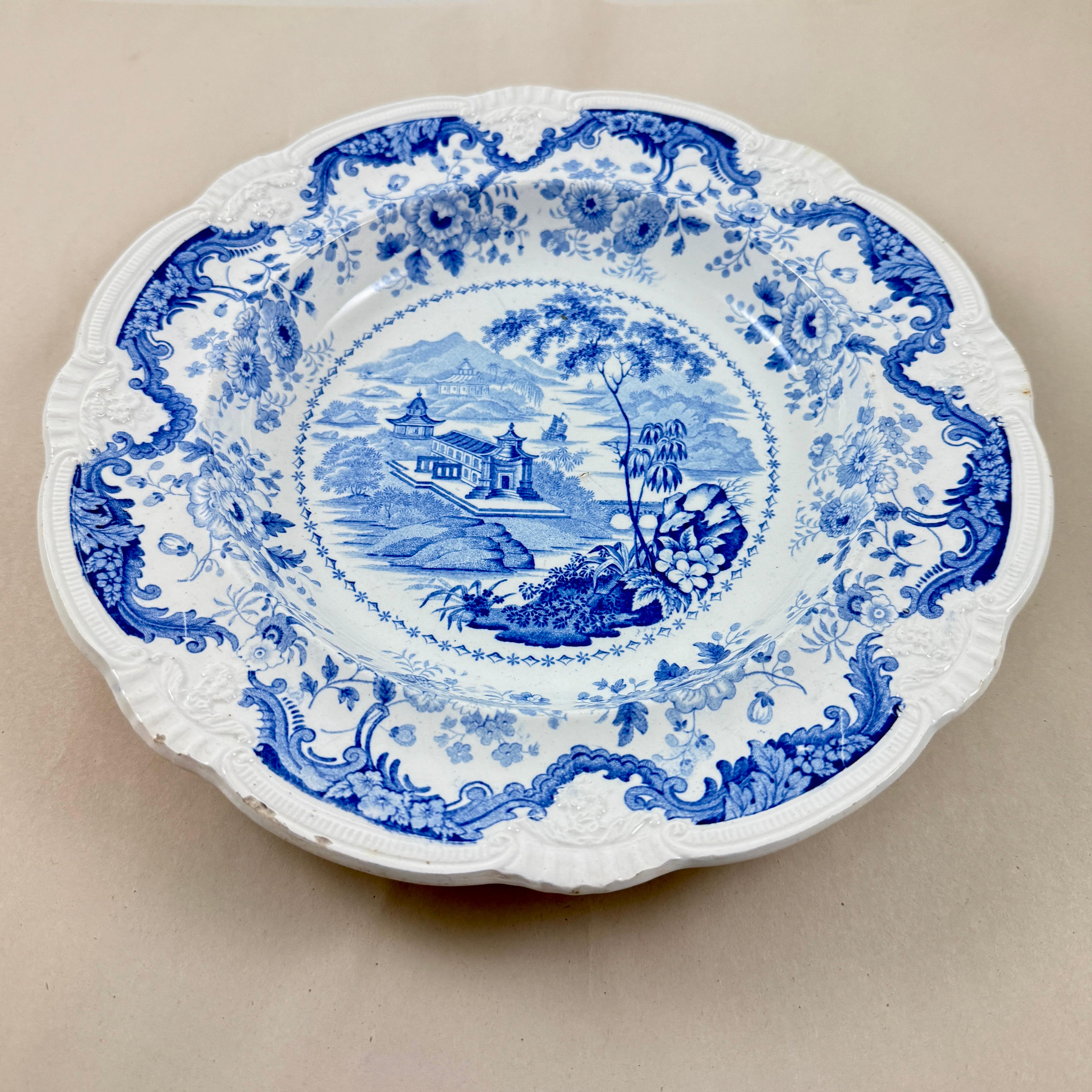 Poterie Assiettes creuses Davenport en porcelaine bleue et blanche, set de quatre en vente