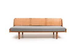 Early Daybed GE-258 in Oak and Cane by Hans J. Wegner
