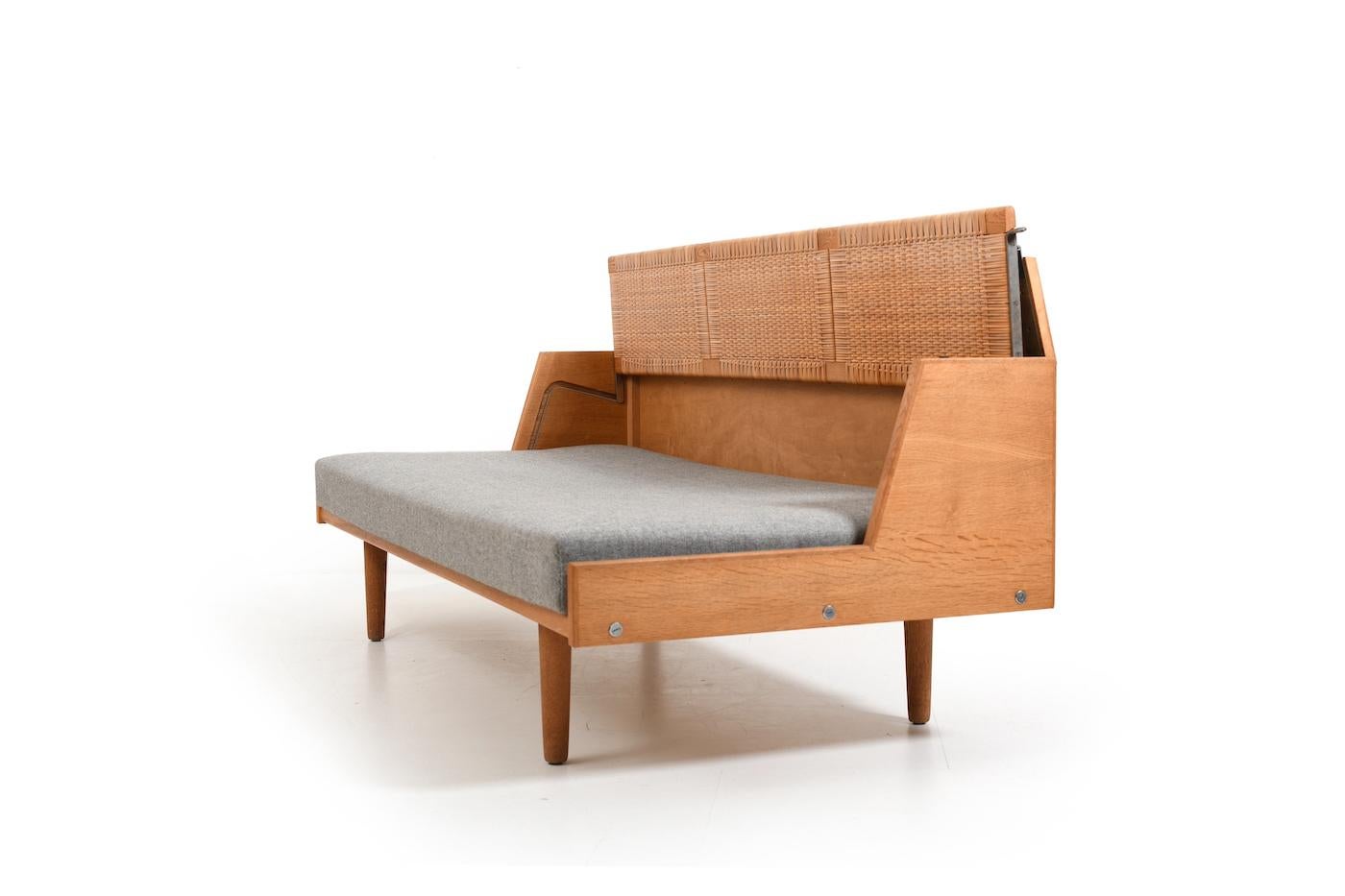 Méridienne ancienne GE-258 en chêne et rotin de Hans J. Wegner en vente 2