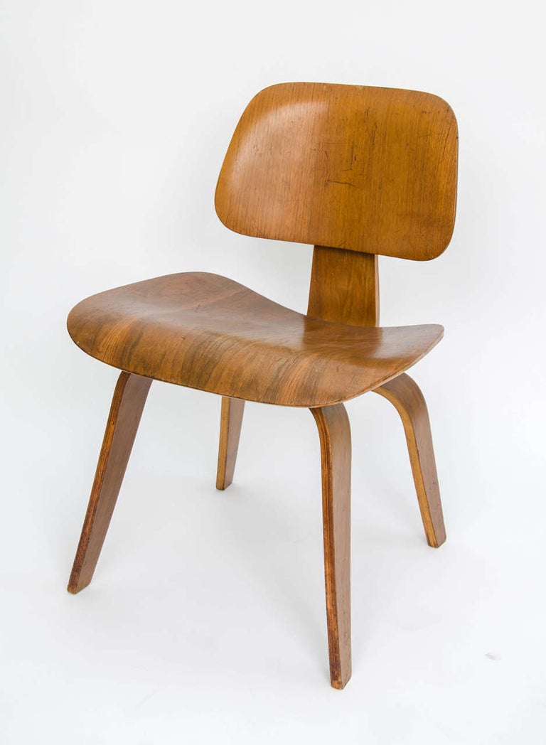 Early DCW Bent Plywood Chair by Charles Eames for Evans, 1940s For Sale