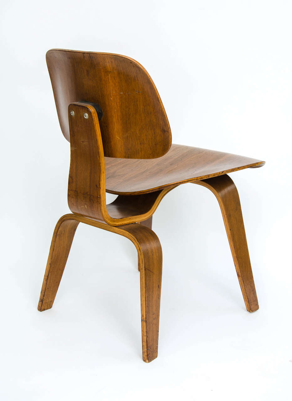 Early DCW Bent Plywood Chair by Charles Eames for Evans, 1940s In Fair Condition In London, GB
