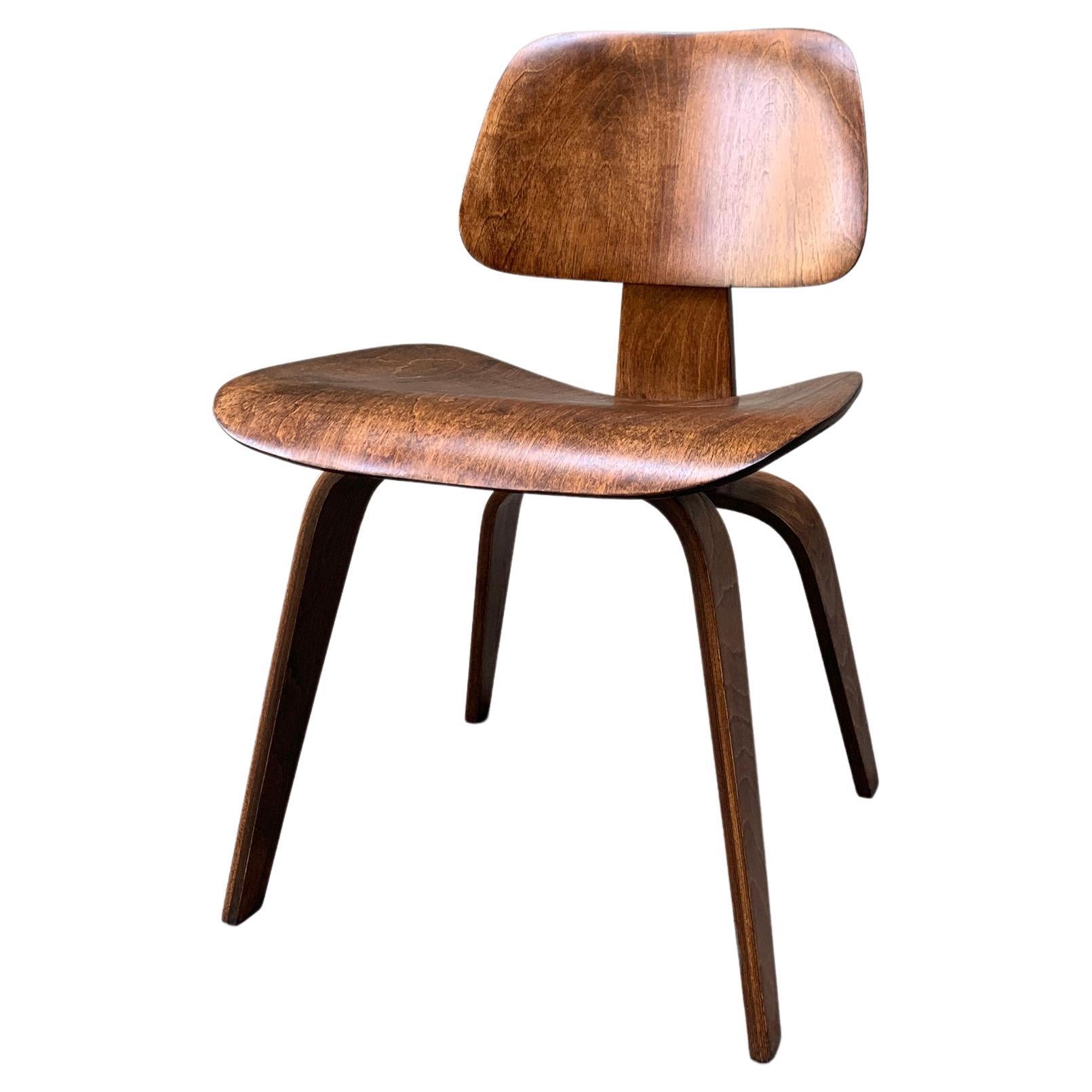 Early DCW Dining Chair in Walnut by Charles & Ray Eames for Evans Plywood, 1940s