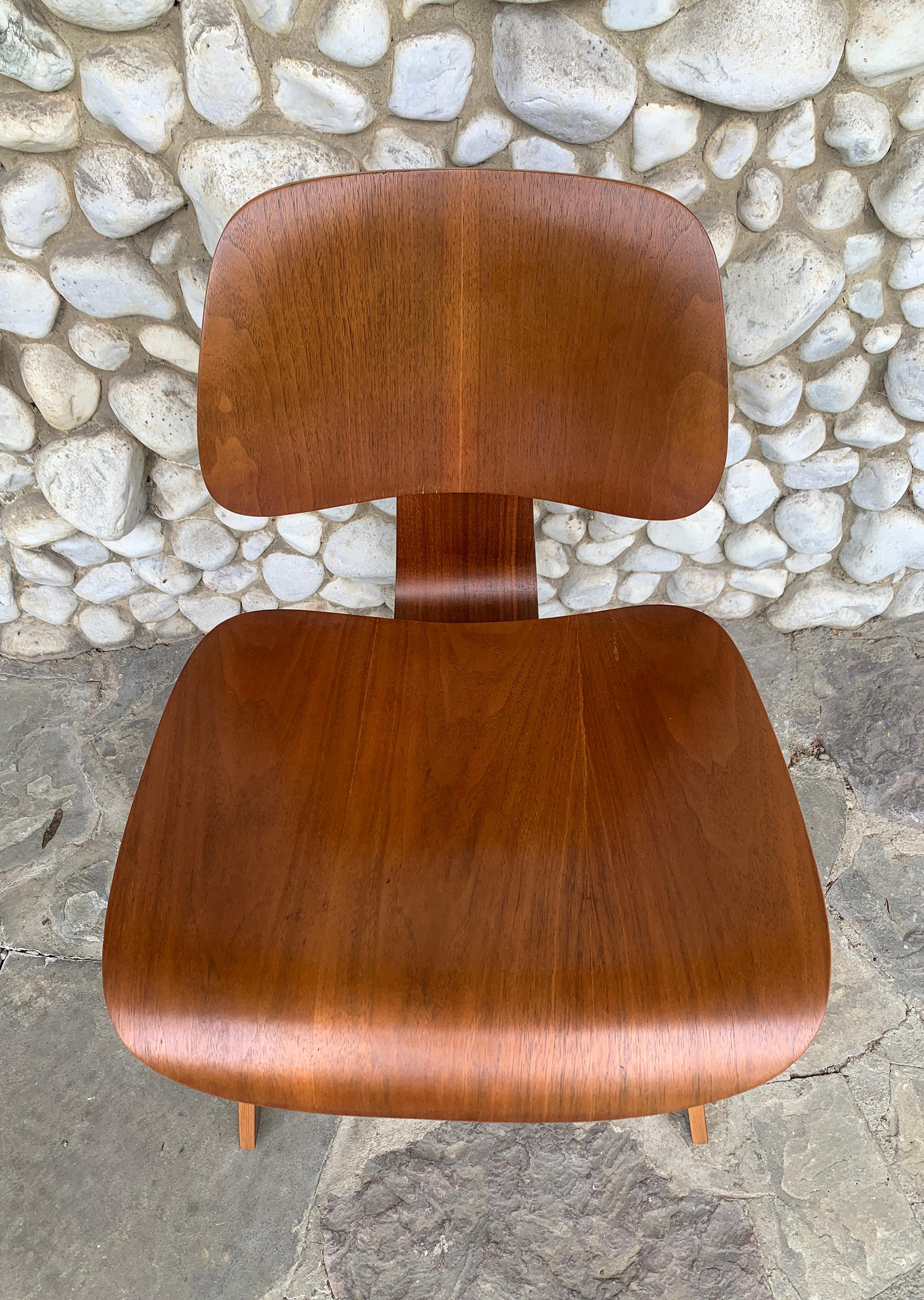 Early DCW Dining Chair in Walnut by Charles & Ray Eames, Herman Miller, 1950s 2