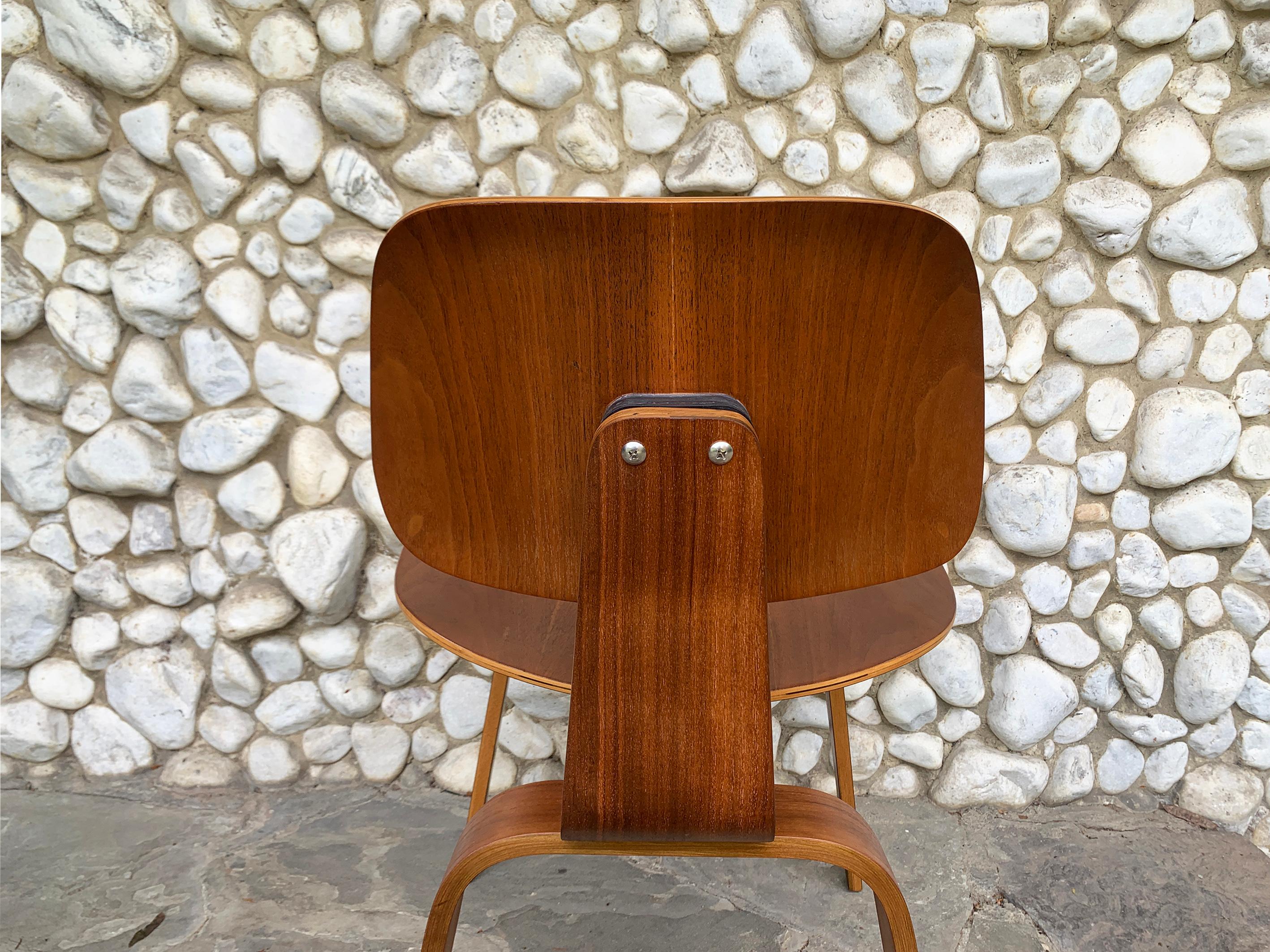 Early DCW Dining Chair in Walnut by Charles & Ray Eames, Herman Miller, 1950s 10