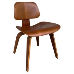 Early DCW Dining Chair in Walnut by Charles & Ray Eames, Herman Miller, 1950s