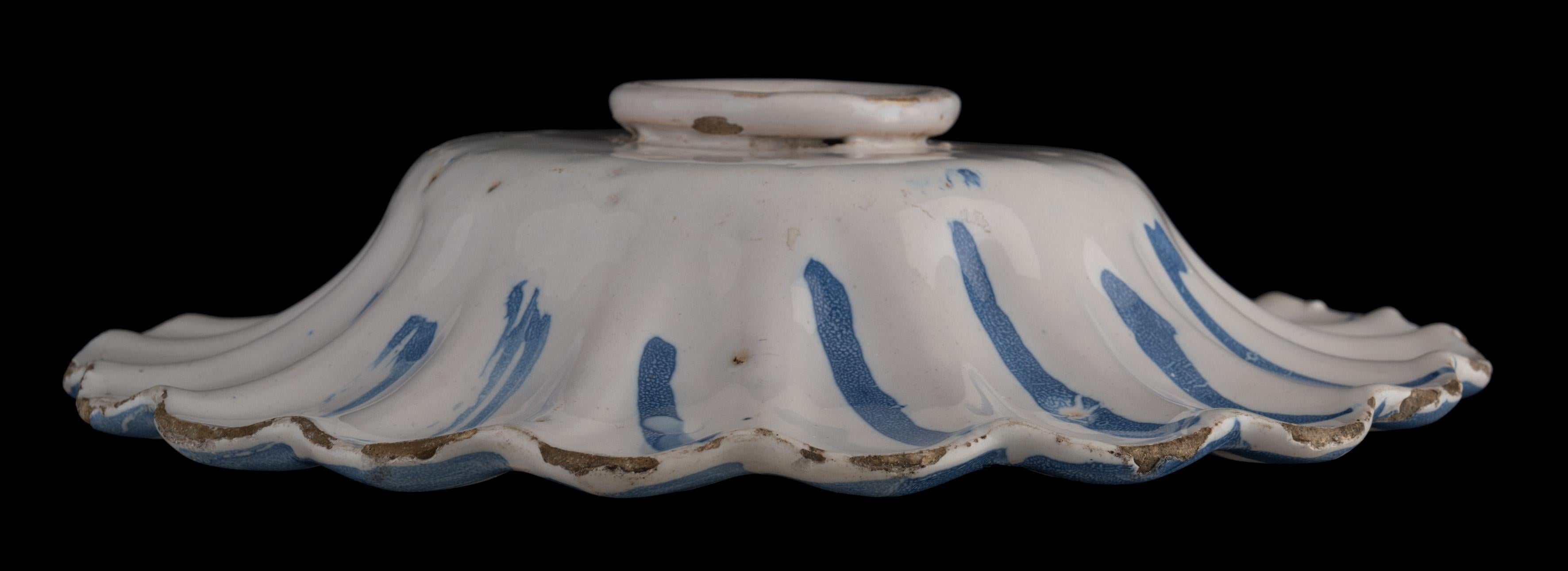 Ceramic Early Delft Blue and white chinoiserie lobed dish The Netherlands, 1630-1650 For Sale