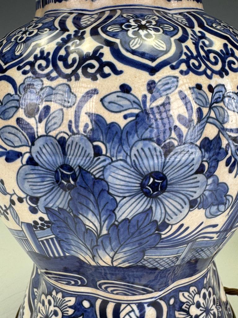 Lampe de Delft bleu et blanc - Un chef-d'œuvre d'artisanat hollandais peint à la main en vente 3