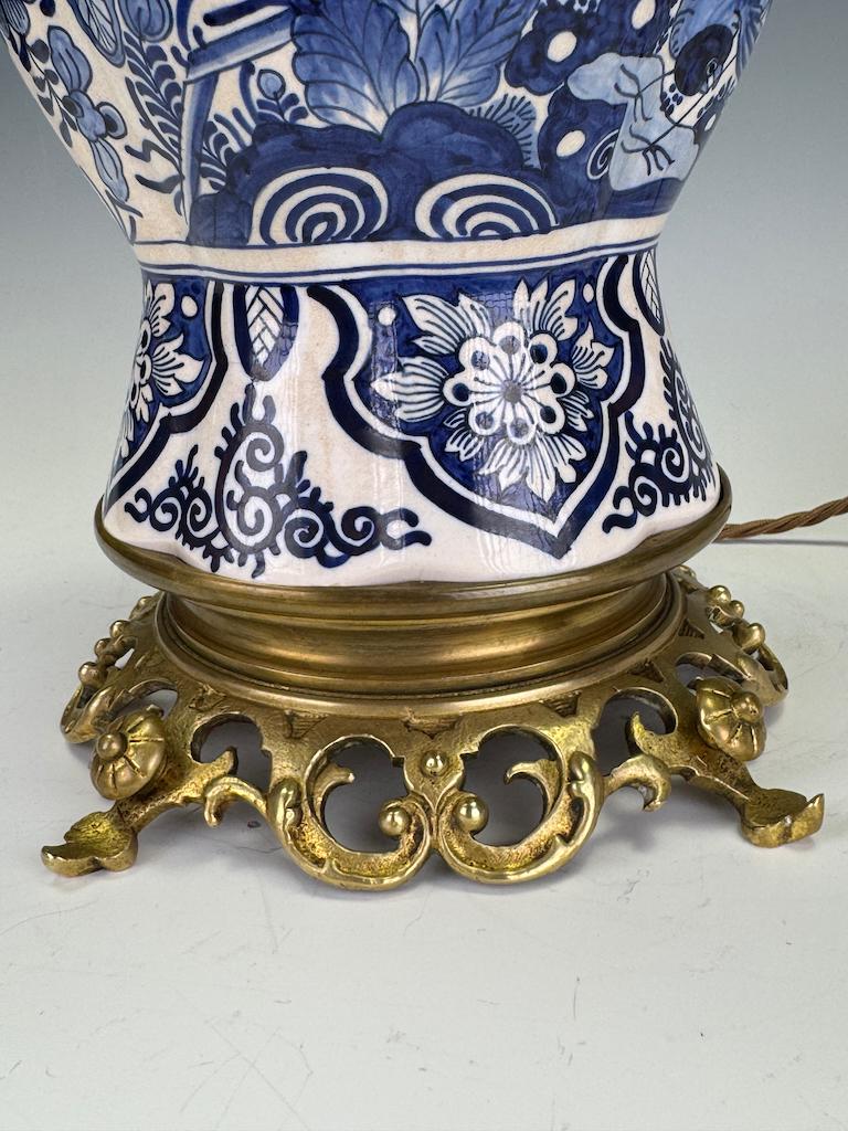 Lampe de Delft bleu et blanc - Un chef-d'œuvre d'artisanat hollandais peint à la main en vente 5