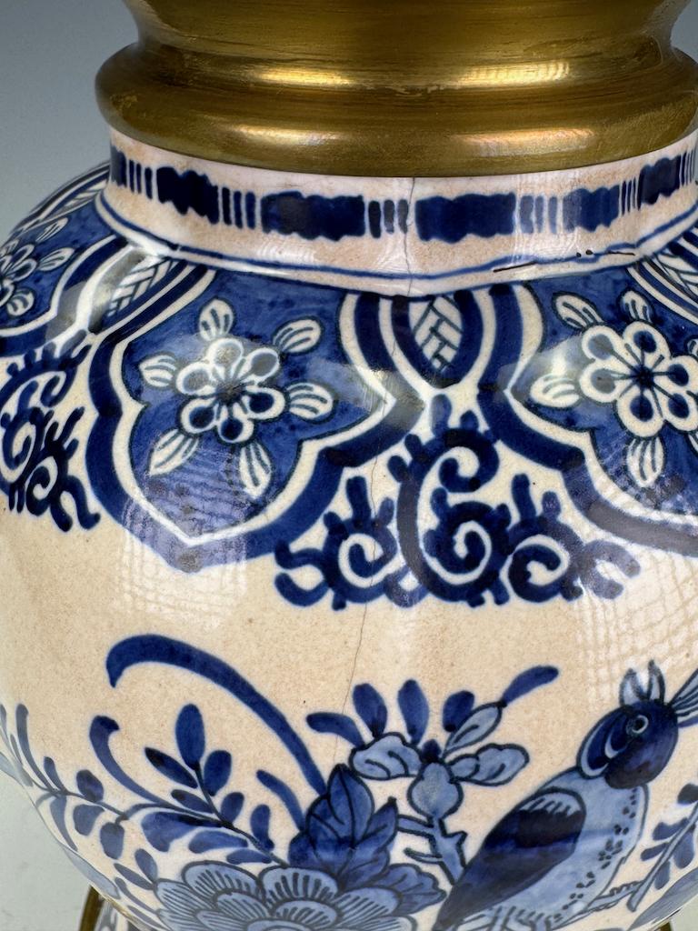 Lampe de Delft bleu et blanc - Un chef-d'œuvre d'artisanat hollandais peint à la main en vente 1