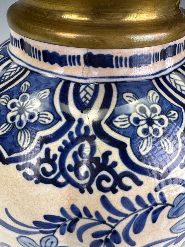 Lampe de Delft bleu et blanc - Un chef-d'œuvre d'artisanat hollandais peint à la main en vente 2
