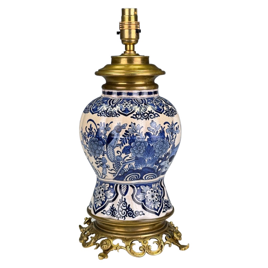 Lampe de Delft bleu et blanc - Un chef-d'œuvre d'artisanat hollandais peint à la main