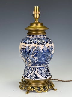 Lampe de Delft bleu et blanc - Un chef-d'œuvre d'artisanat hollandais peint à la main