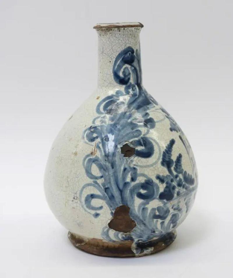 Early Delft Bottle in Blue and White Glaze, 17th Century For Sale 1