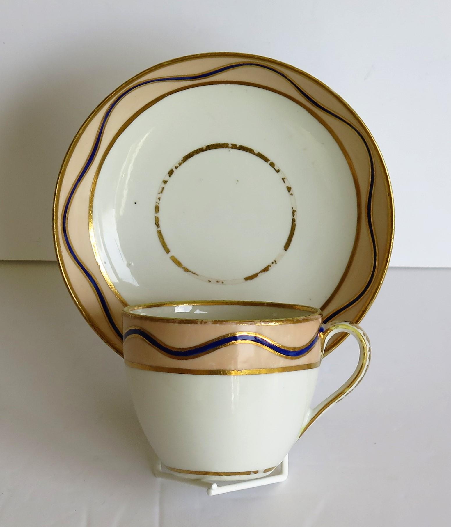 Anglais Tasse et soucoupe en porcelaine de Derby Rare modèle 128 Marques de la Couronne, circa 1795 en vente