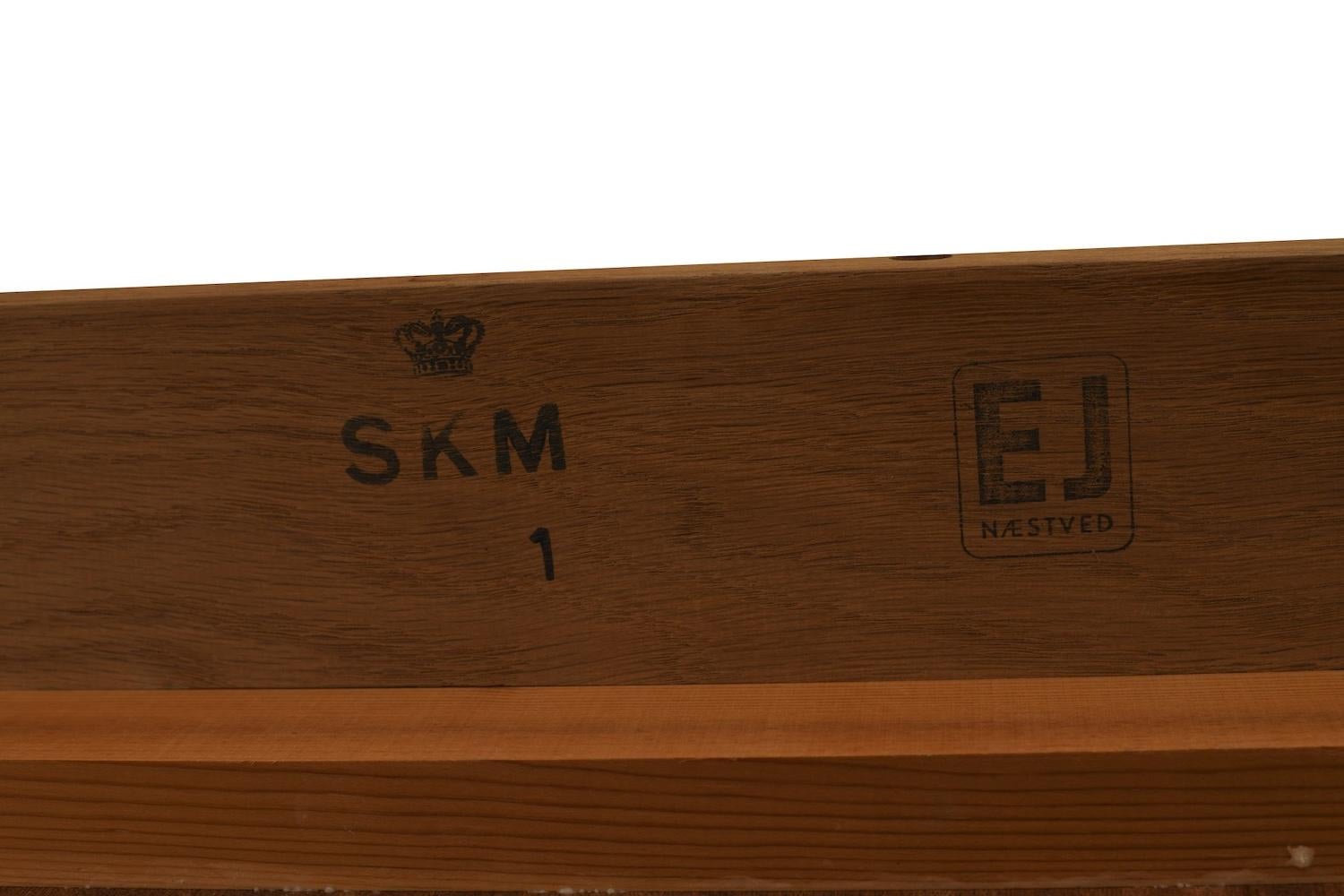 Early Desk by Ejnar Larsen & Aksel Bender Madsen For Sale 4