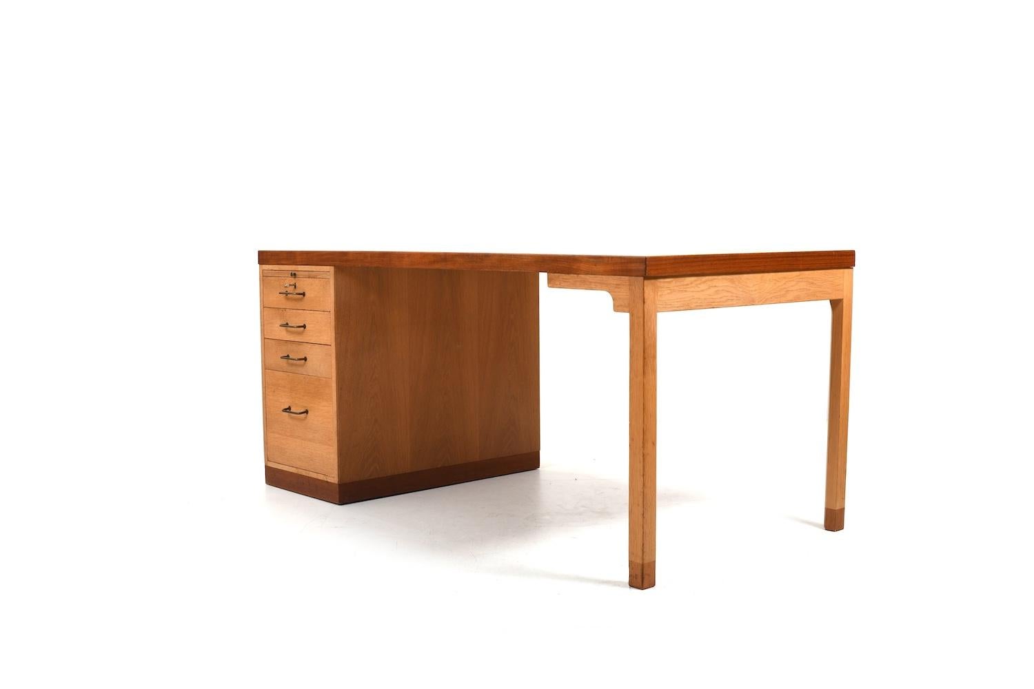 Oak Early Desk by Ejnar Larsen & Aksel Bender Madsen For Sale