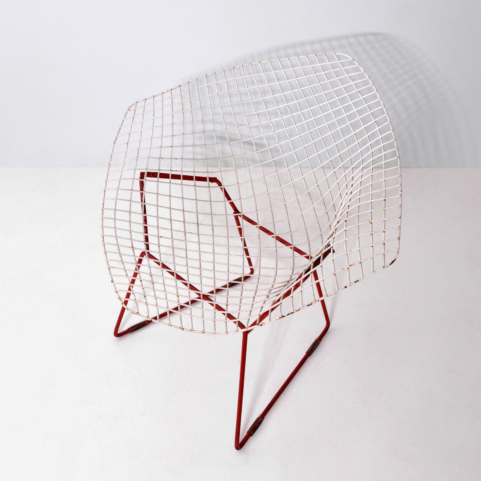 Mid-Century Modern Early Diamond Chair by Harry Bertoia, White and Dark Red Enameled Metal, c. 1956 For Sale