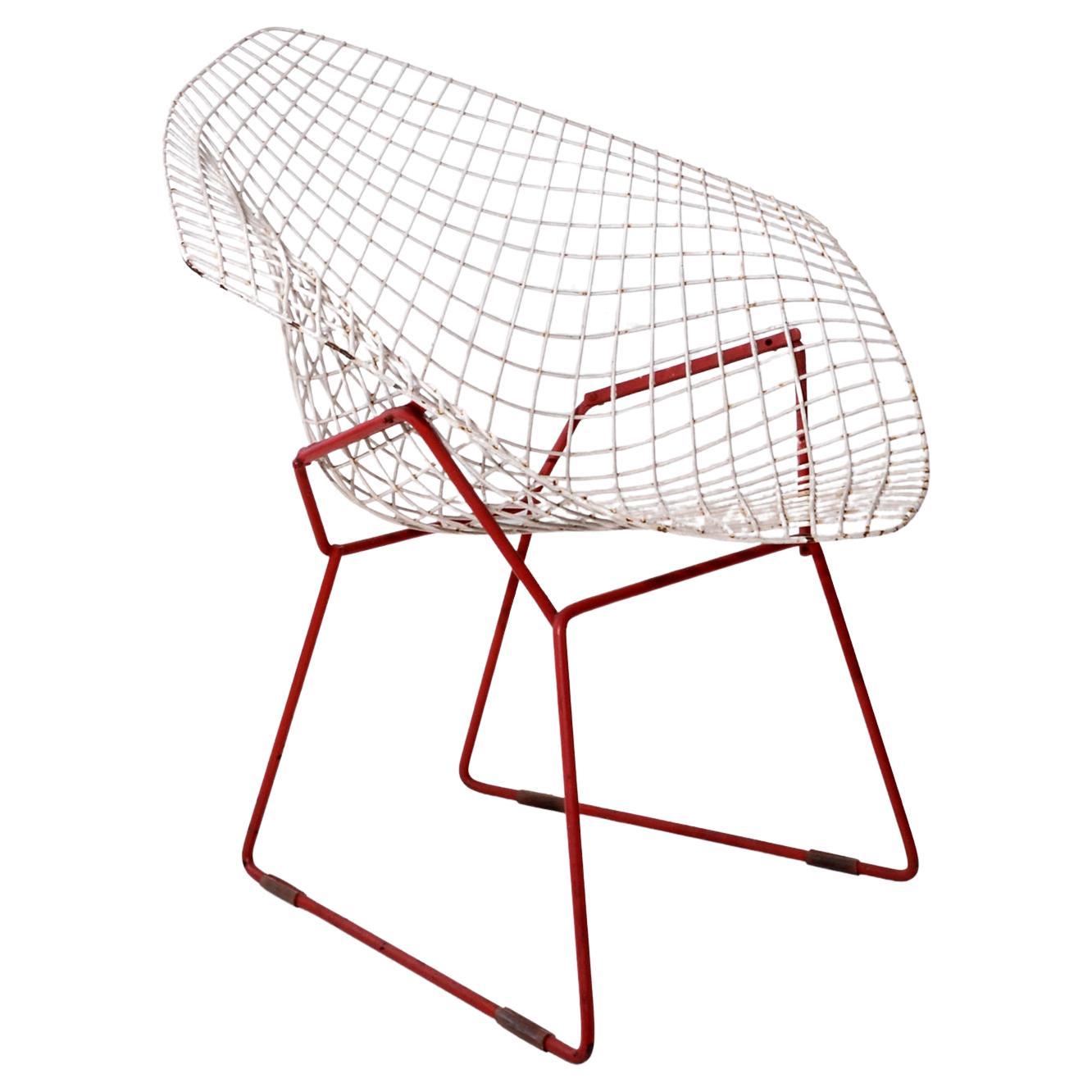 Early Diamond Chair by Harry Bertoia, White and Dark Red Enameled Metal, c. 1956 For Sale