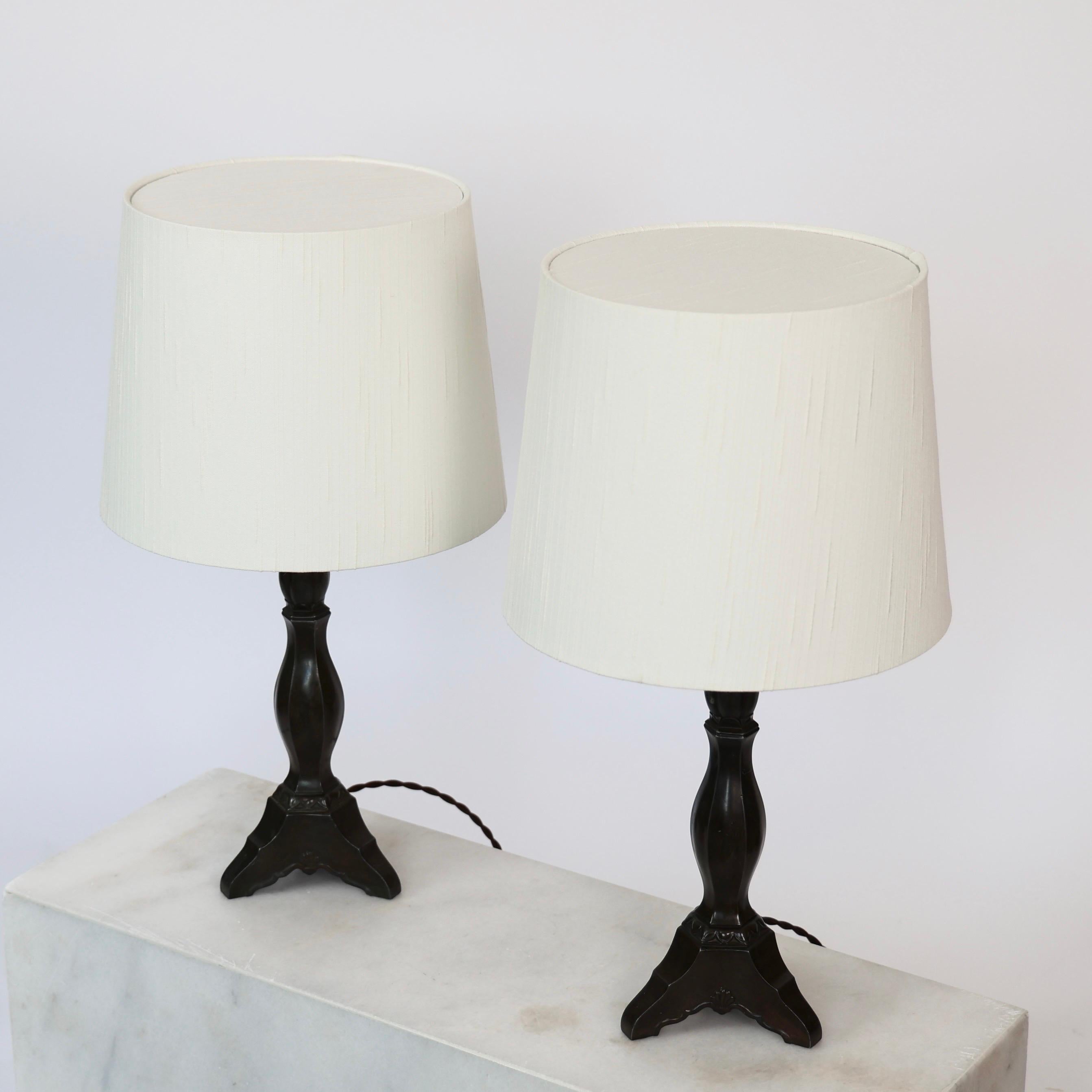 Danois Lampes de table Diskometal de Just Andersen, années 1920, Danemark en vente