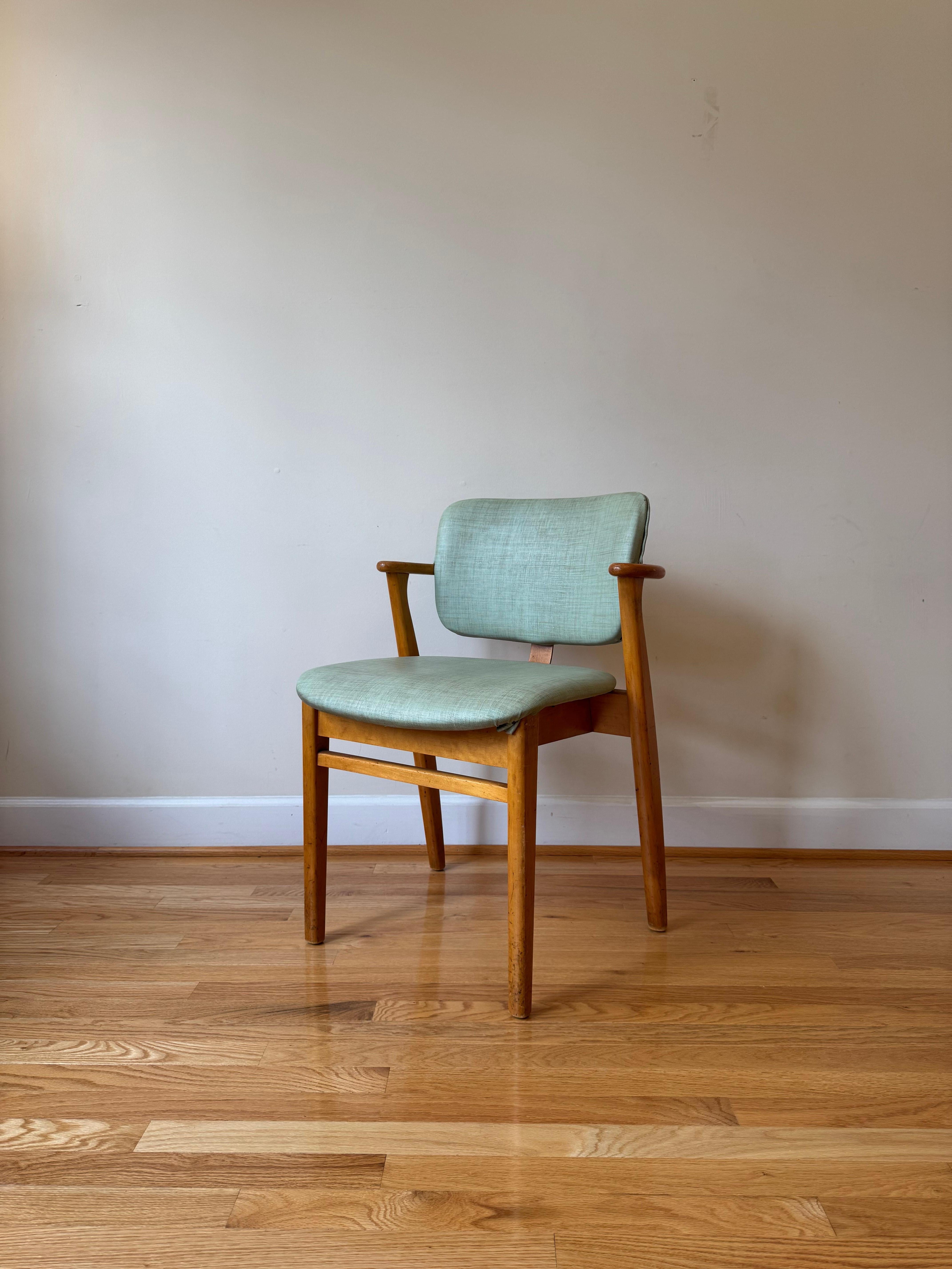 Früher Domus Stuhl von Ilmari Tapiovaara für Knoll (Mitte des 20. Jahrhunderts) im Angebot