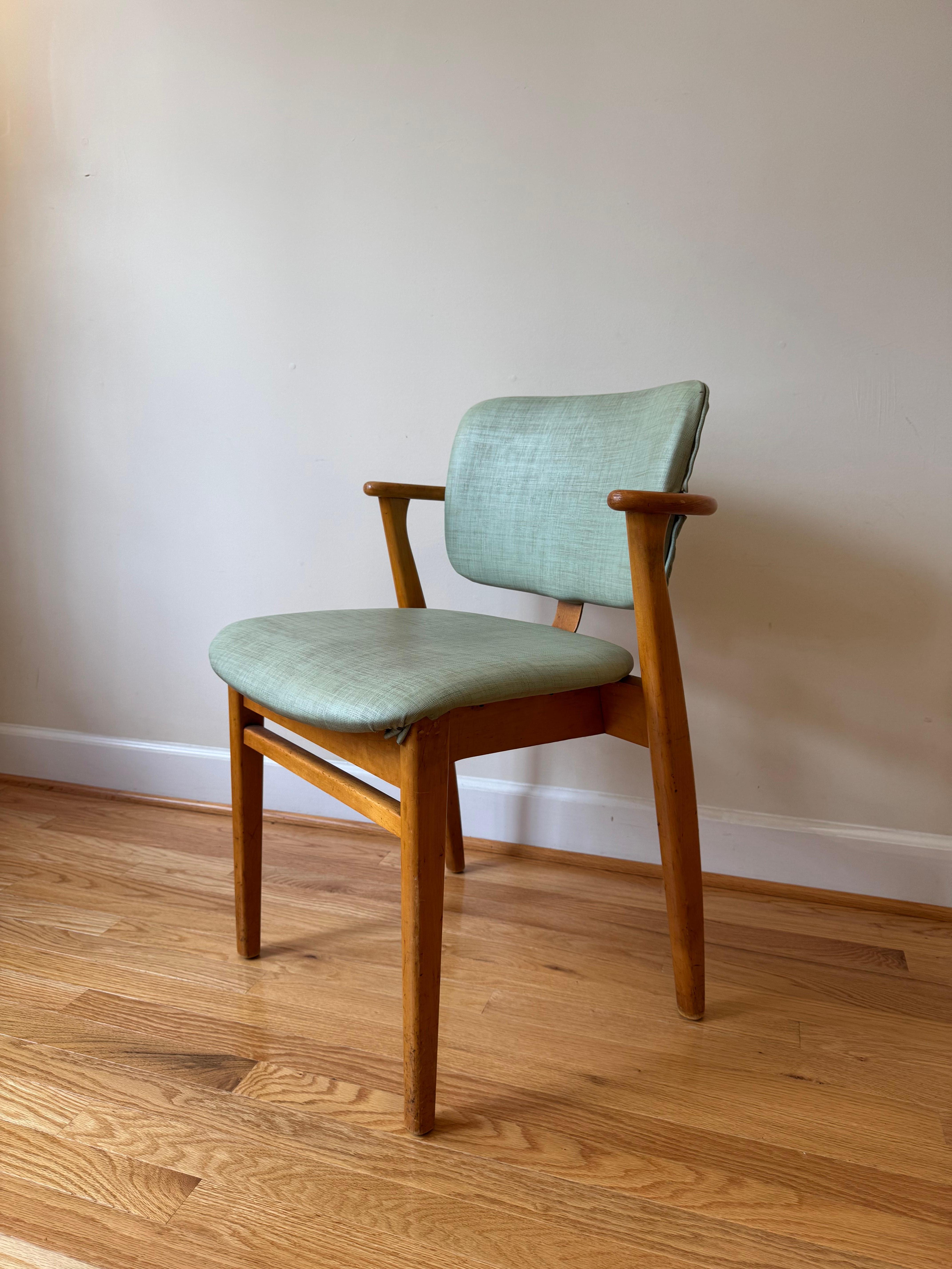 Früher Domus Stuhl von Ilmari Tapiovaara für Knoll (Holz) im Angebot