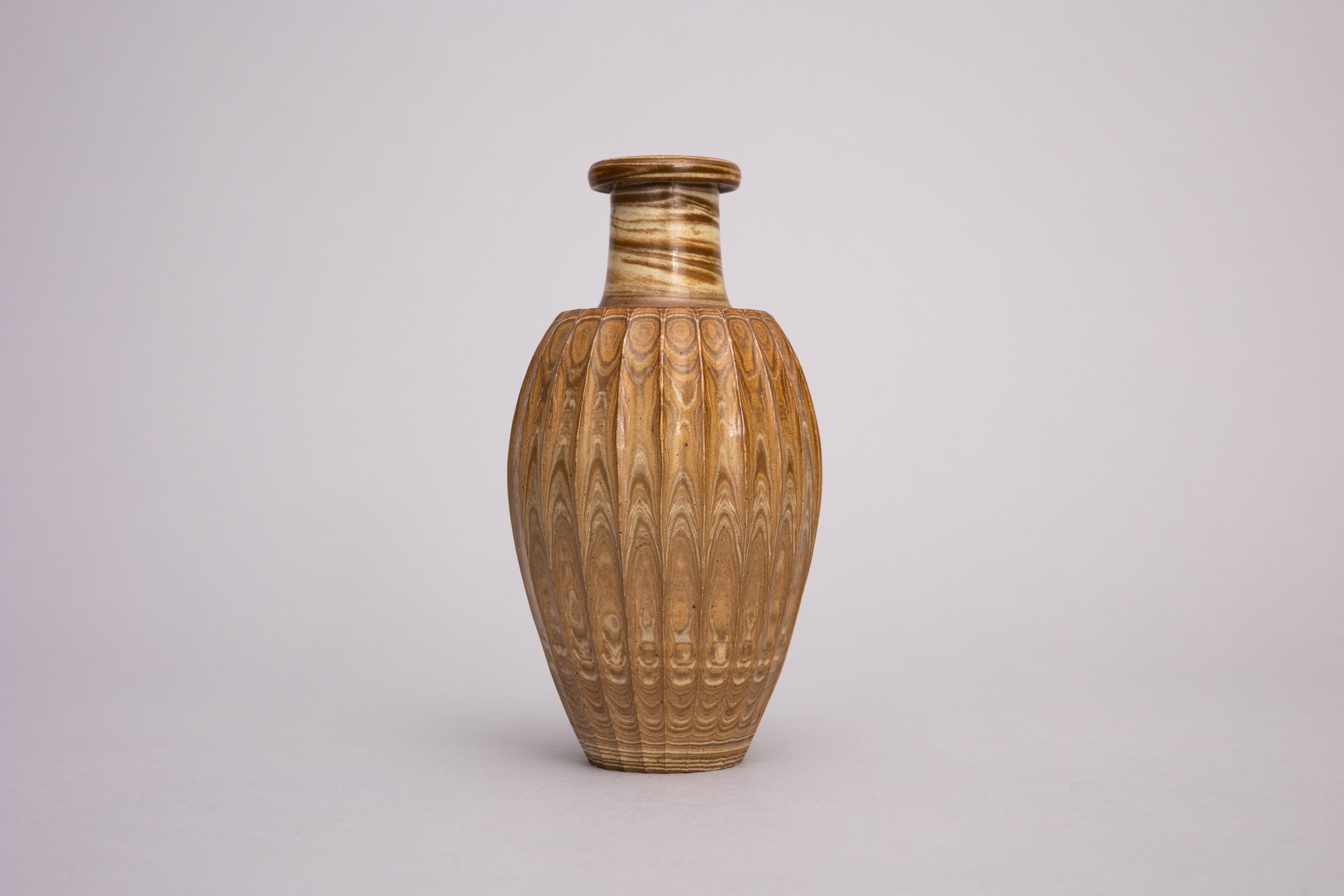 Tornito Vaso Bud in agateware Doulton Lambeth di prima generazione in vendita