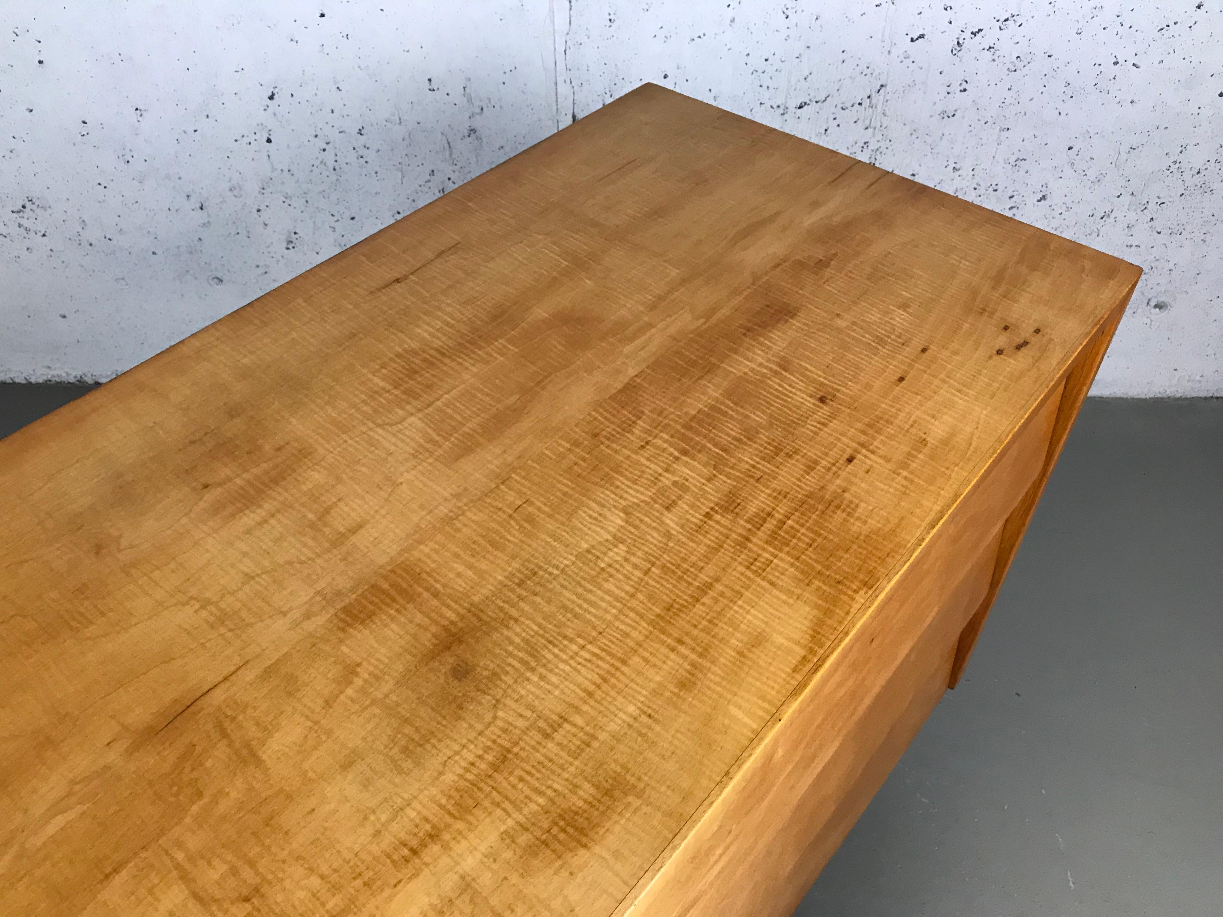 Early Dresser Chest in Birch by Florence Knoll for Knoll Associates in 1948 In Good Condition In Southampton, NJ