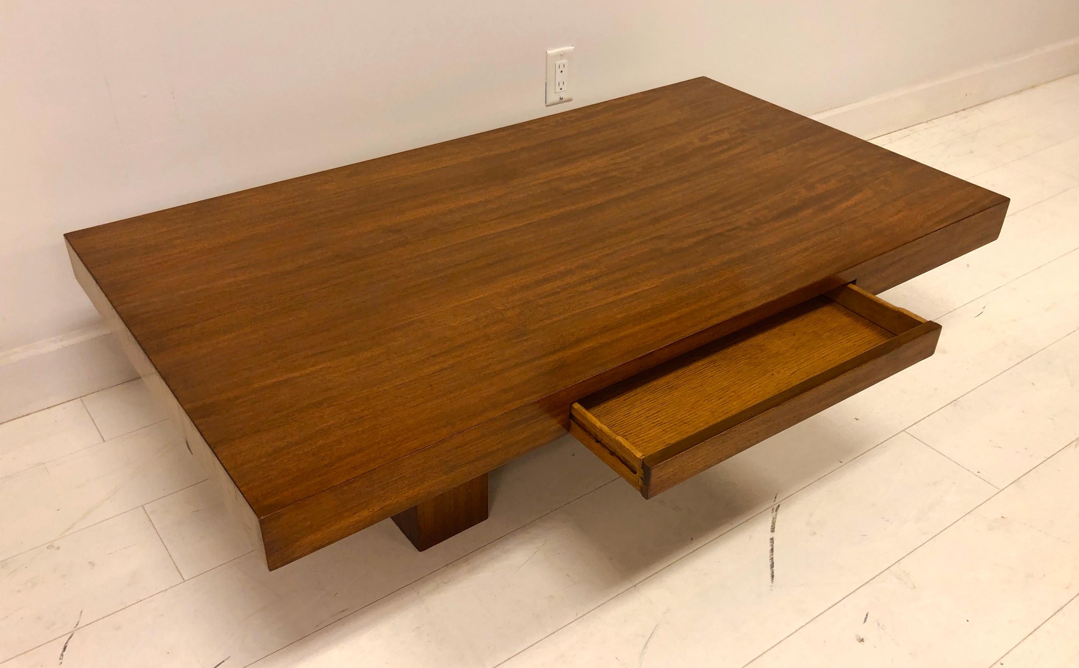 Early Dunbar Mahogany Coffee Table In Good Condition In Brooklyn, NY