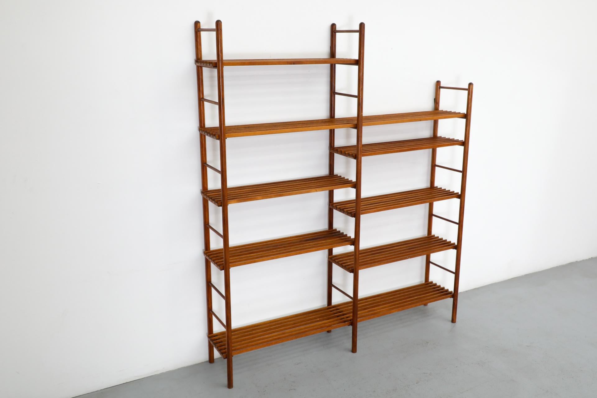 Estantería modernista holandesa de dos cuerpos con listones y laterales de escalera en Bueno Estado en Los Angeles, CA