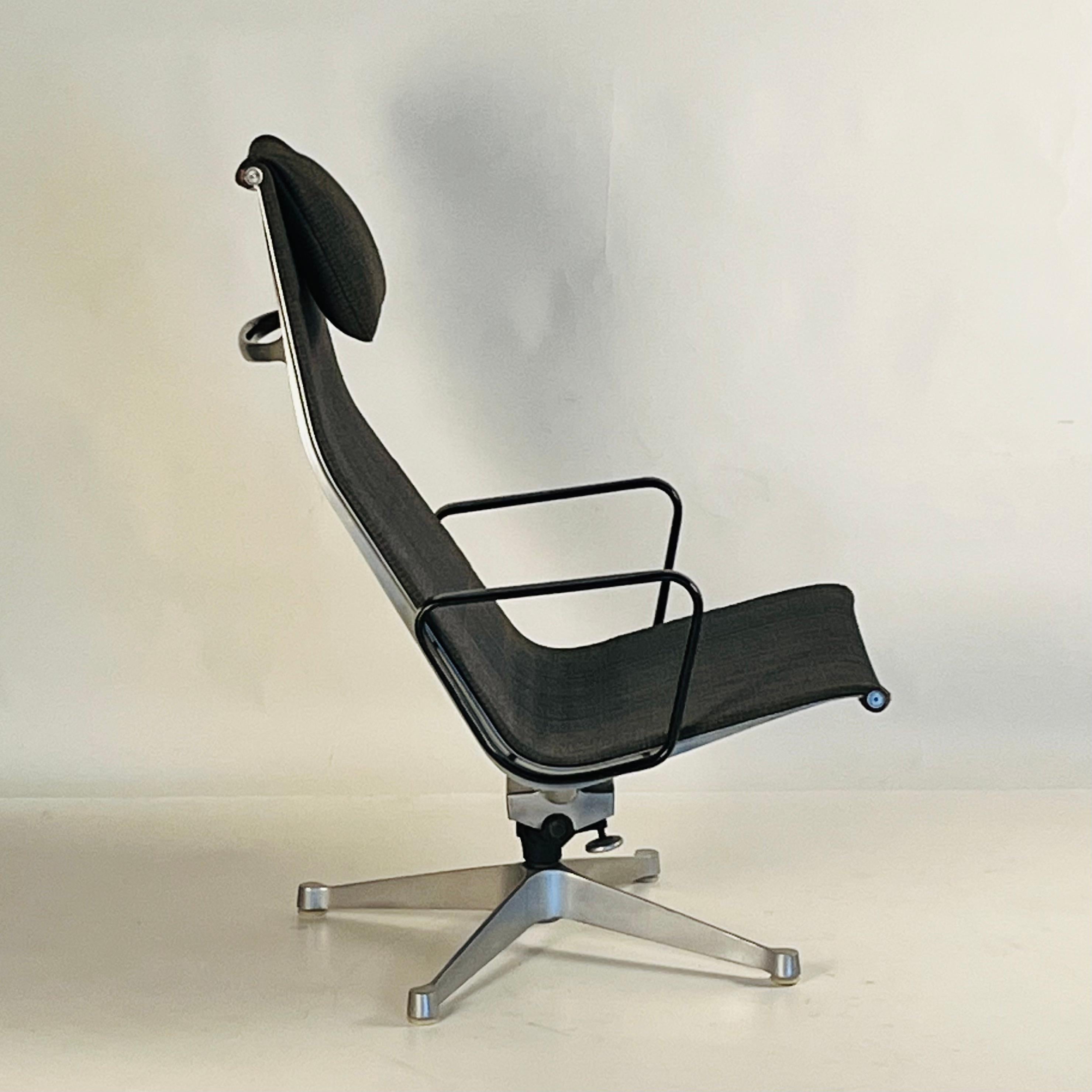 Early Eames Alu Group Recliner Chair and Ottoman In Fair Condition For Sale In Los Angeles, CA