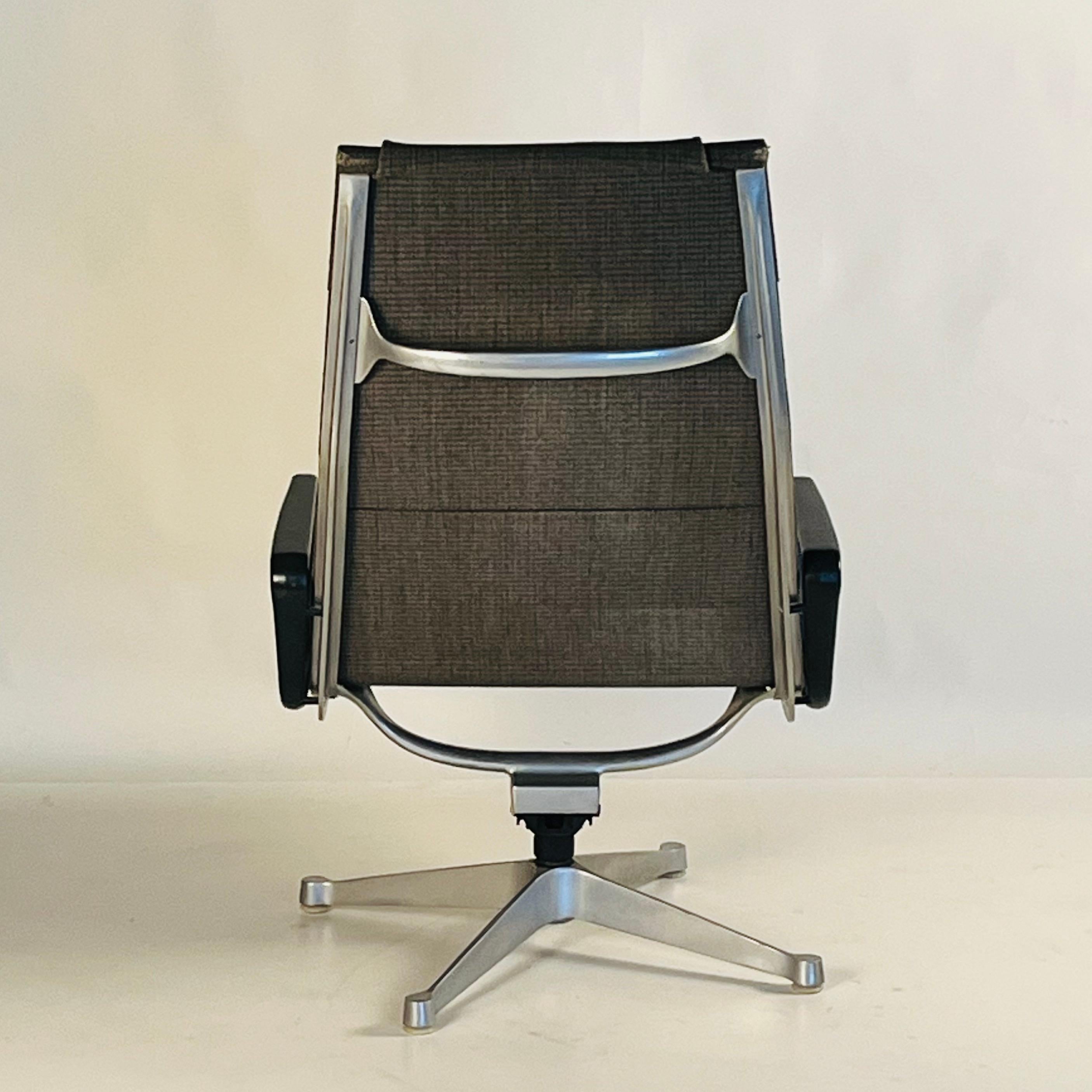 Aluminum Early Eames Alu Group Recliner Chair and Ottoman For Sale