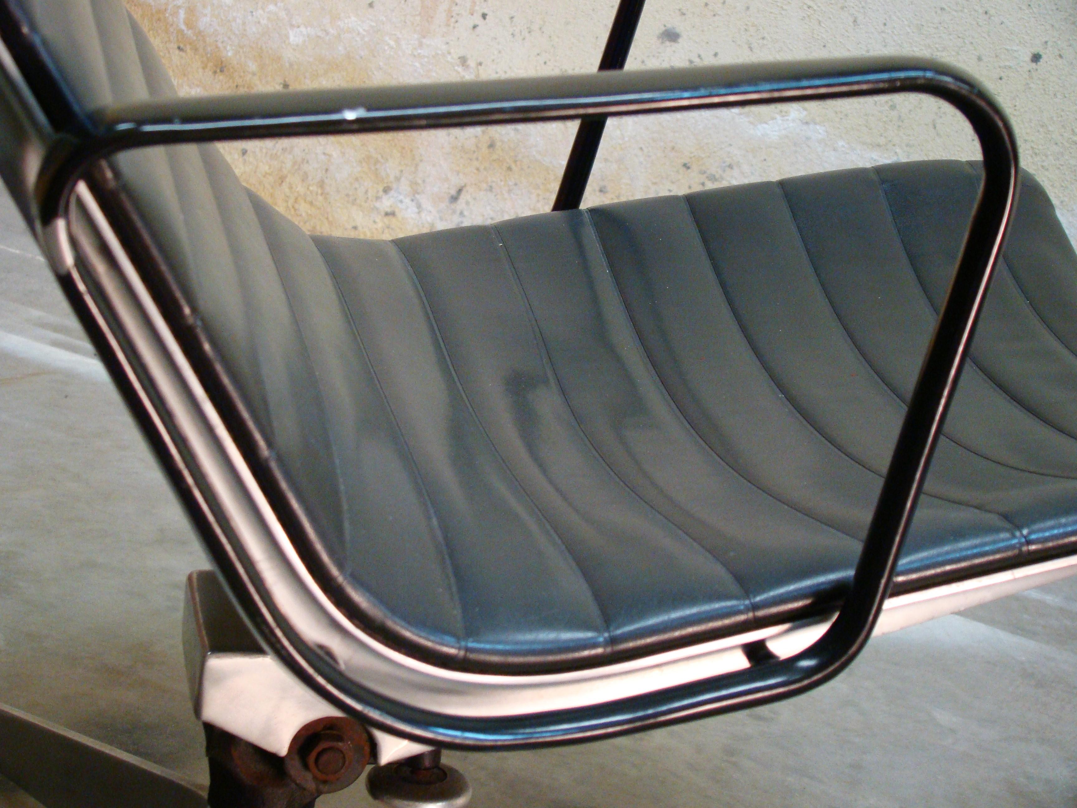 Early Eames Aluminum Group Management Low Lounge Chair and Ottoman 3
