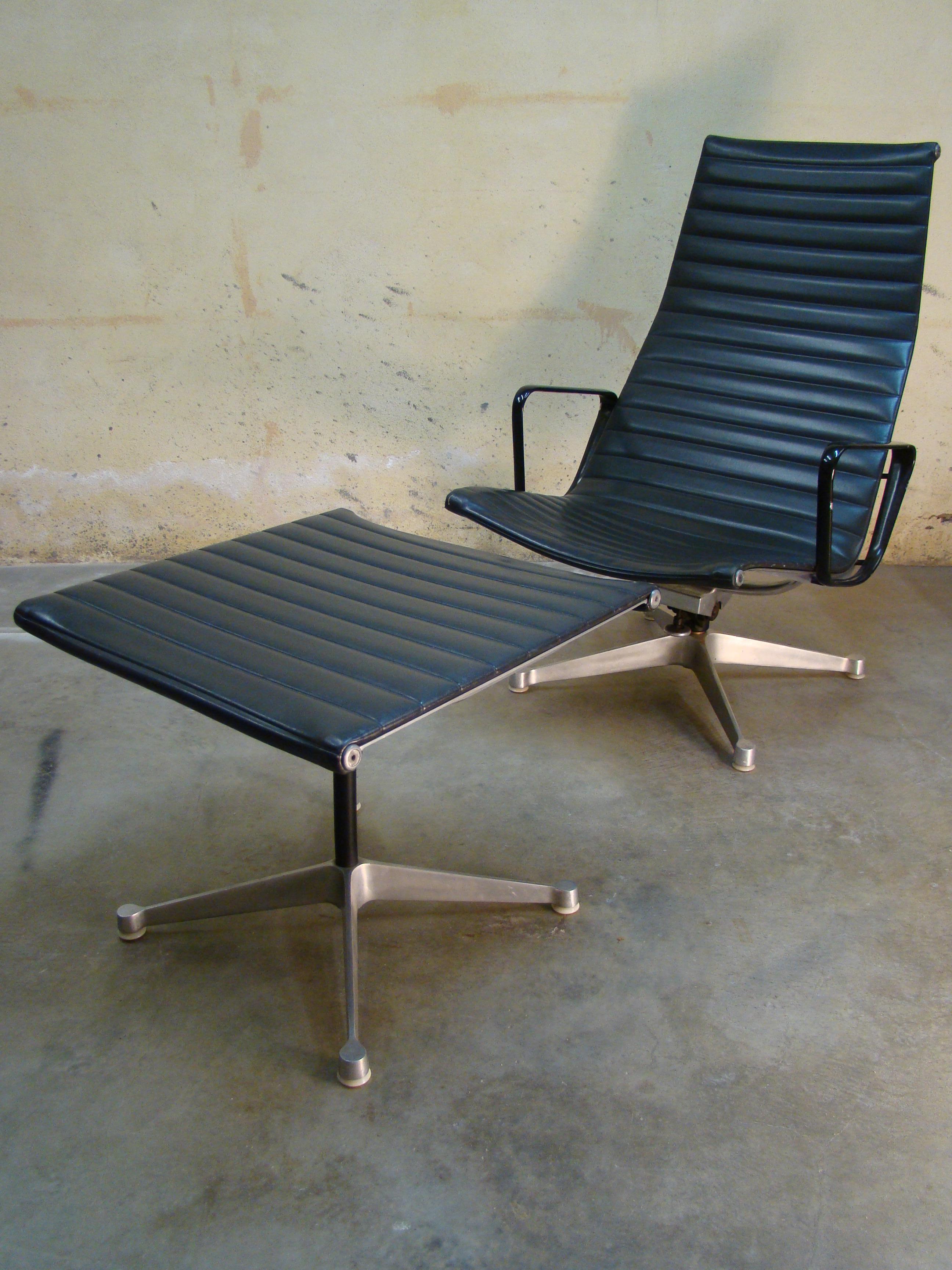 eames aluminum group side chair