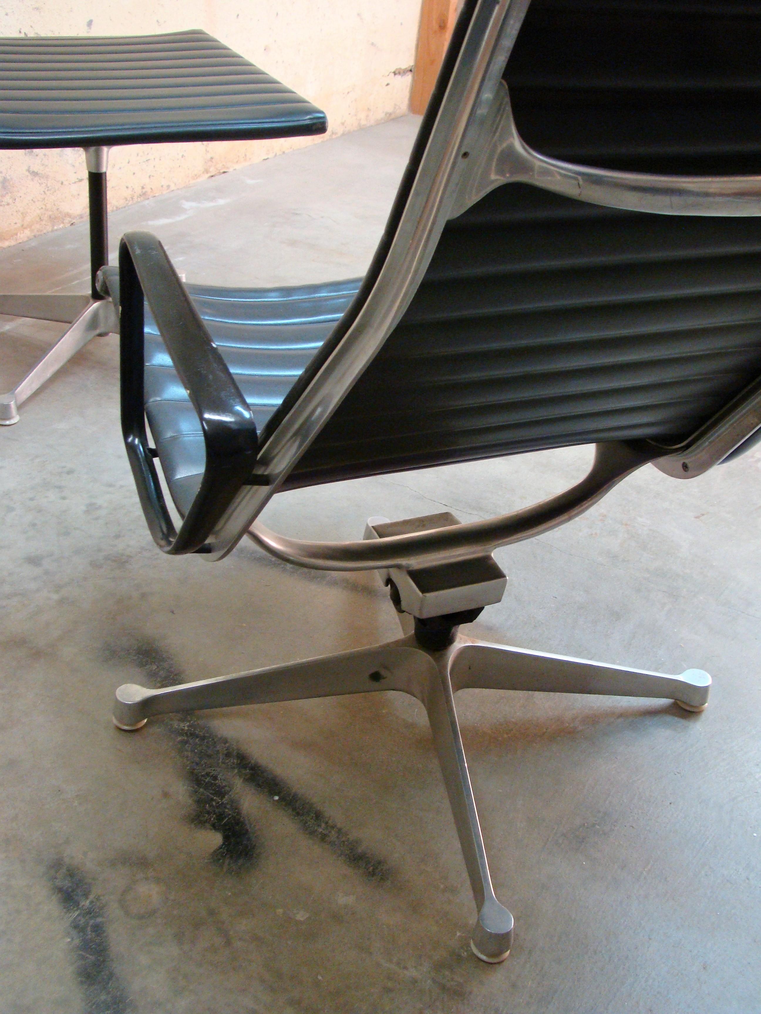 Mid-Century Modern Early Eames Aluminum Group Management Low Lounge Chair and Ottoman