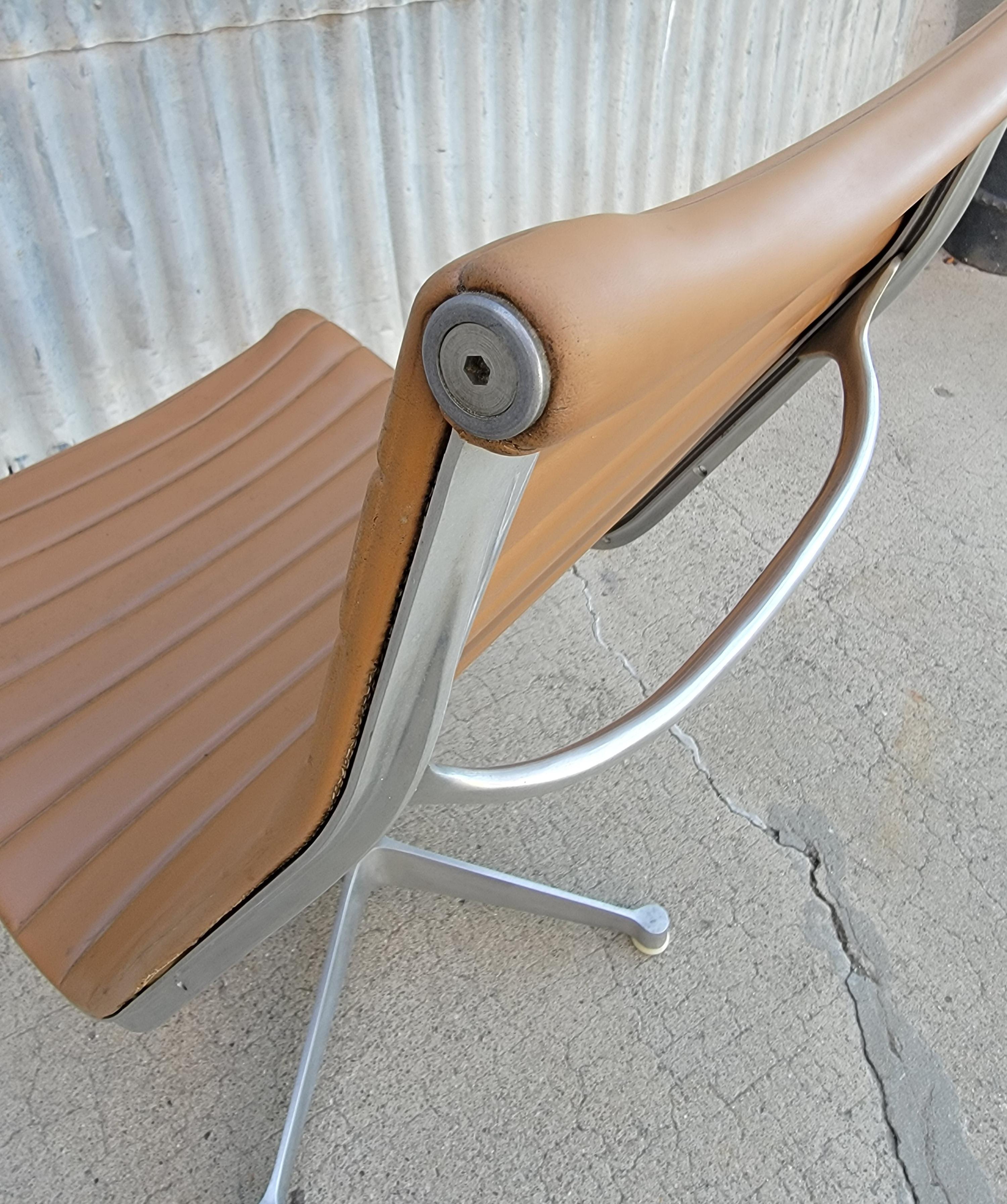 Early Eames Aluminum Group Swivel Chair 4