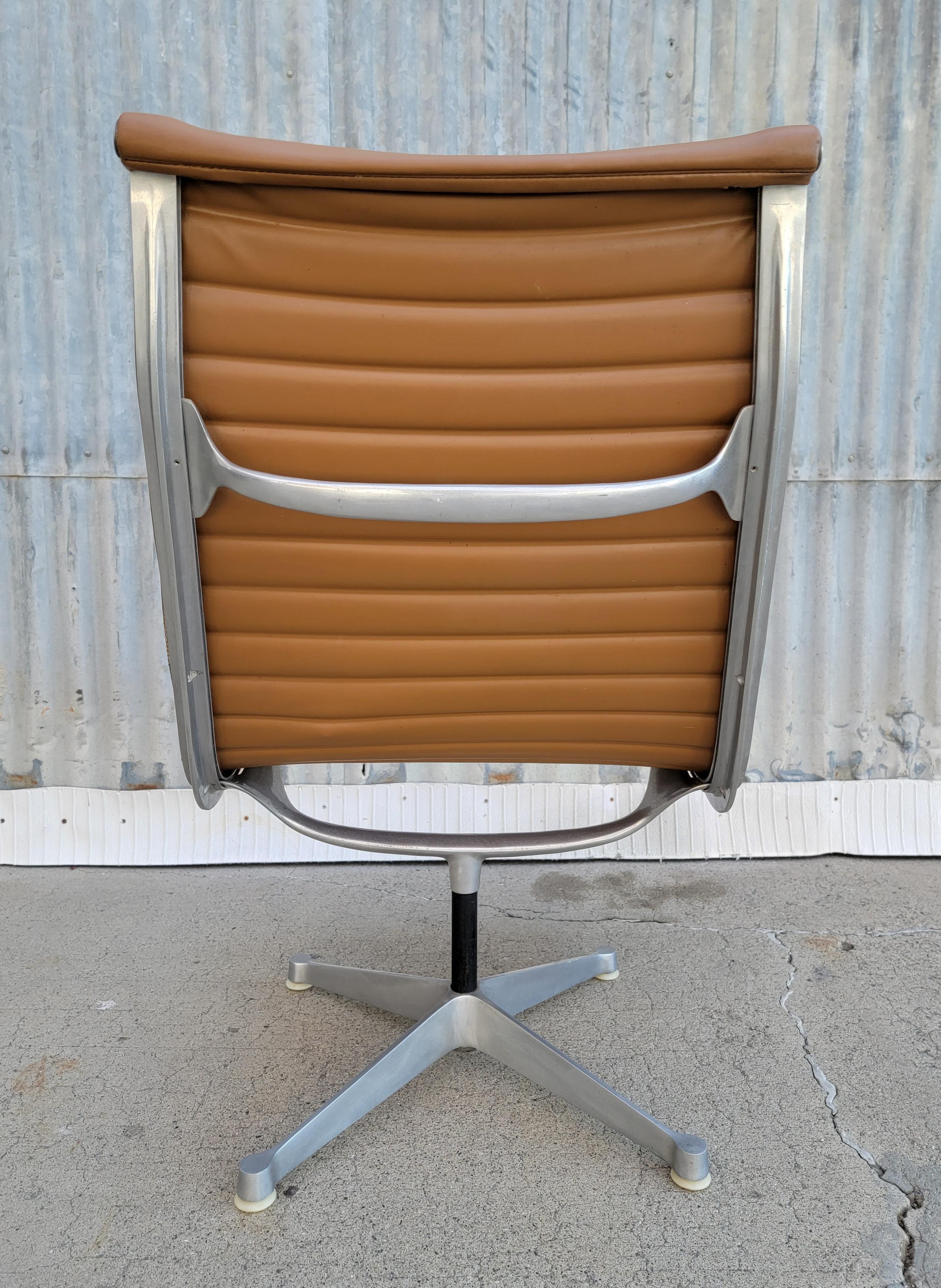 American Early Eames Aluminum Group Swivel Chair