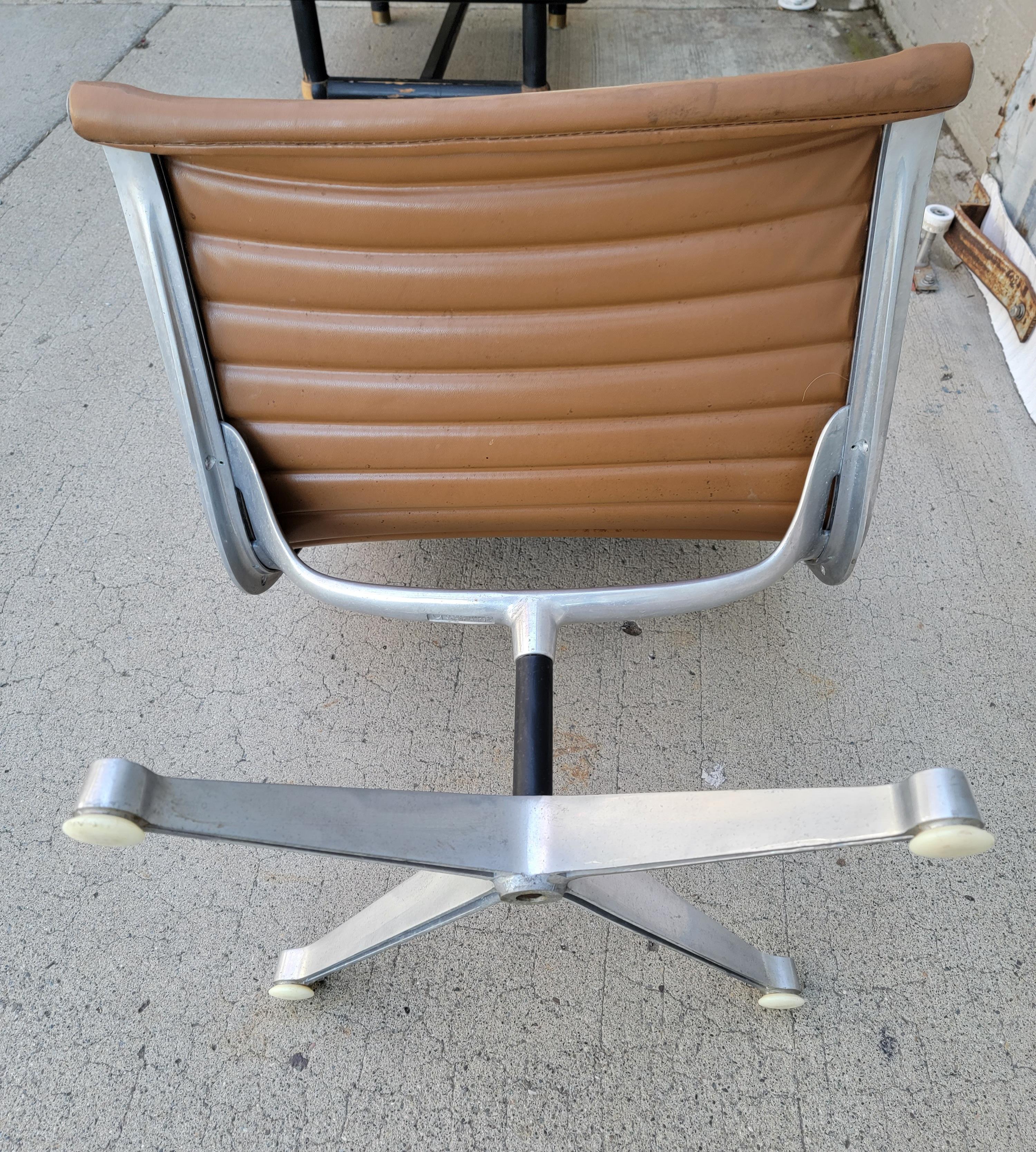 Steel Early Eames Aluminum Group Swivel Chair