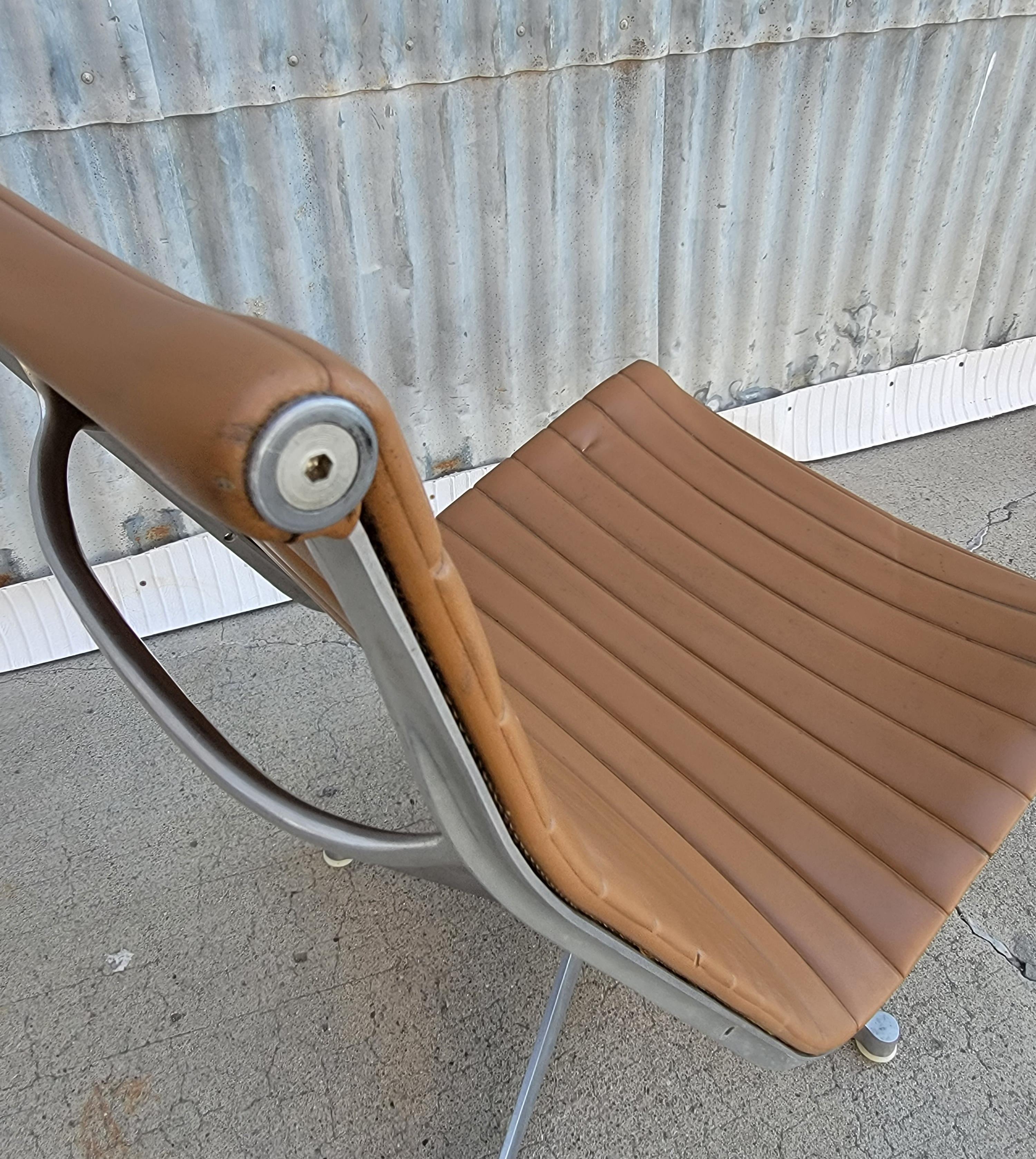 Early Eames Aluminum Group Swivel Chair 1