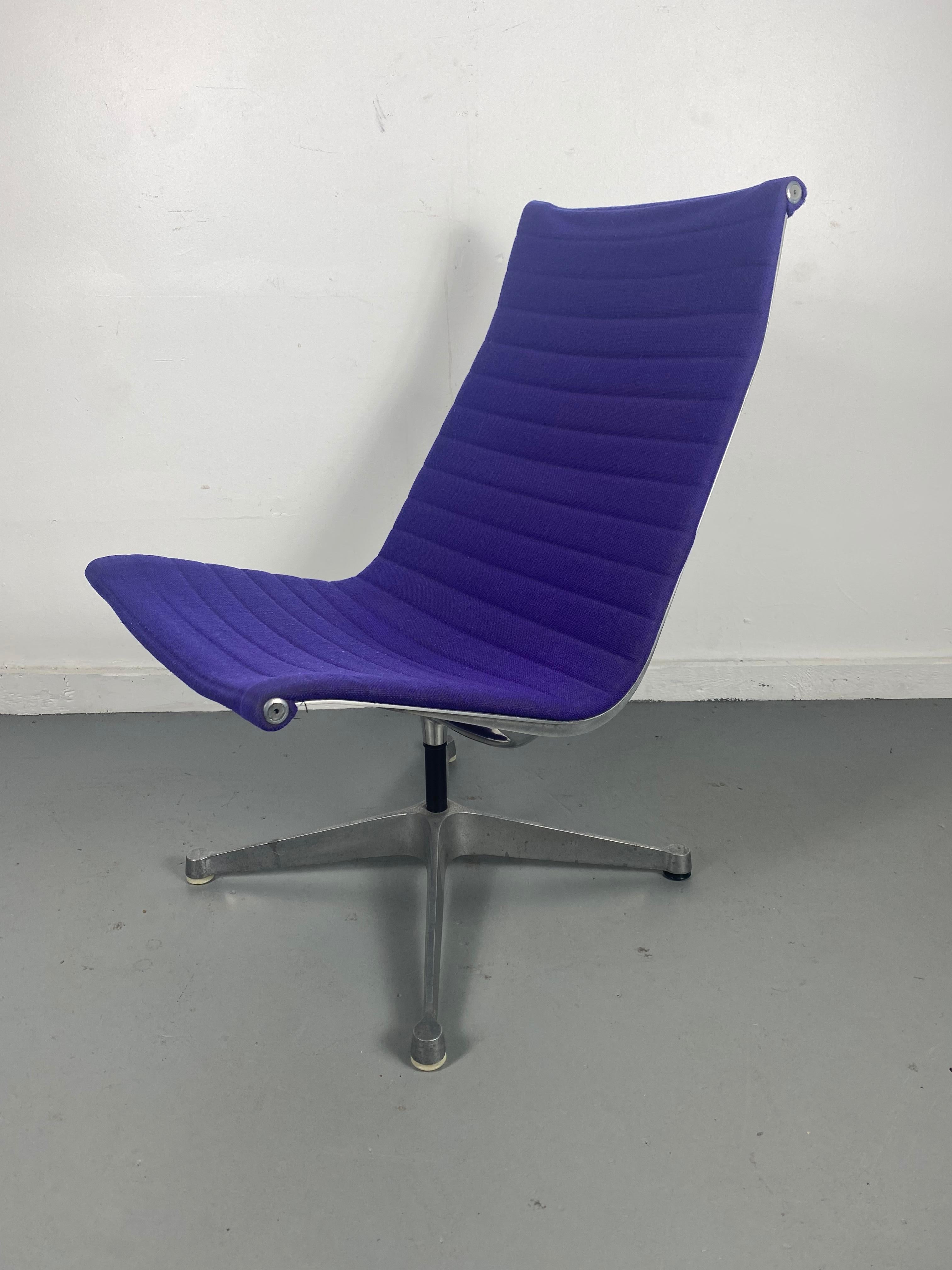 American Early Eames Aluminum Group Swivel Lounge Chair / Herman Miller, 4 star base