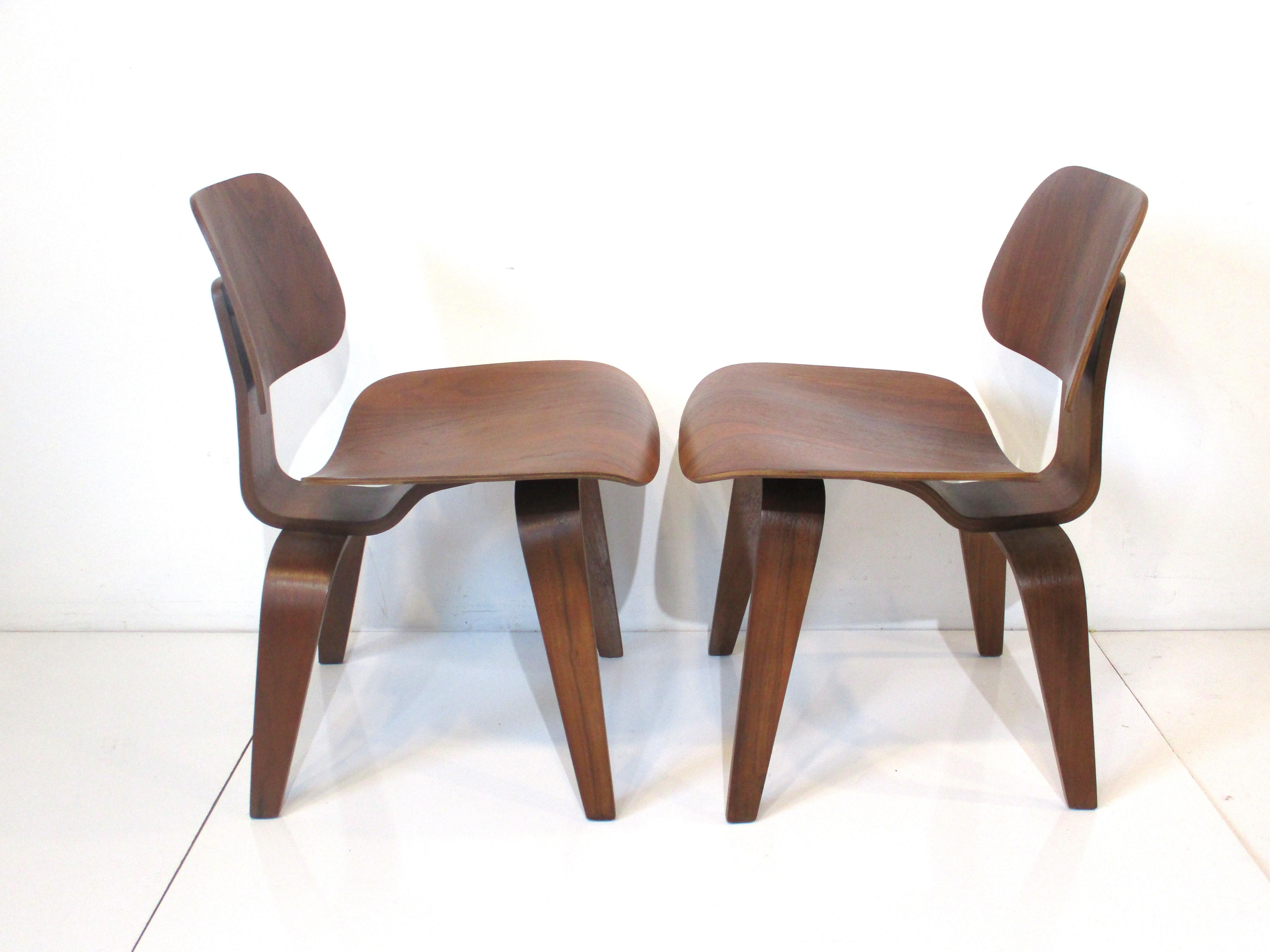 20th Century Early Eames Bent Walnut DCW for Herman Miller  For Sale