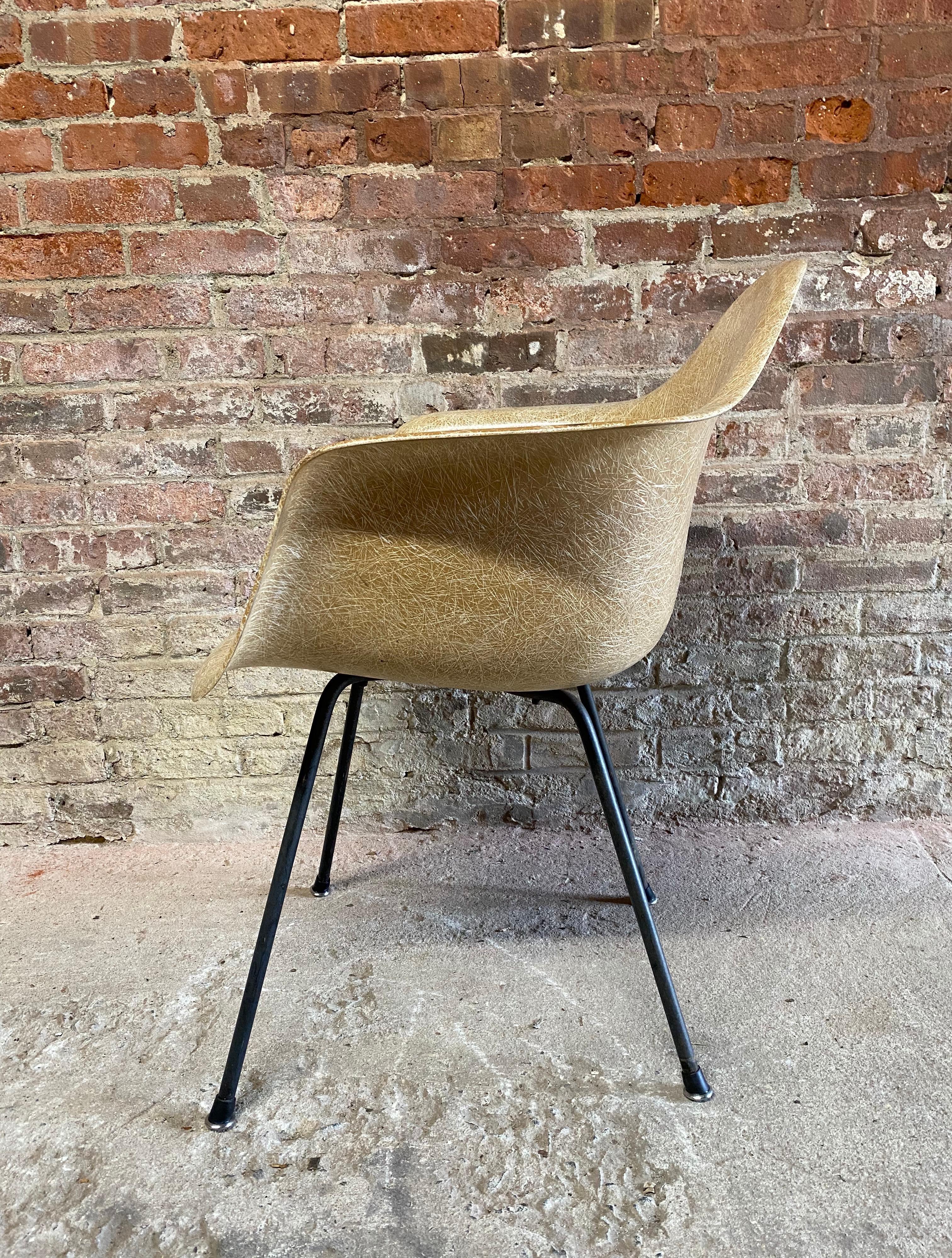 Mid-Century Modern Early Eames DAX Shell Chair For Sale