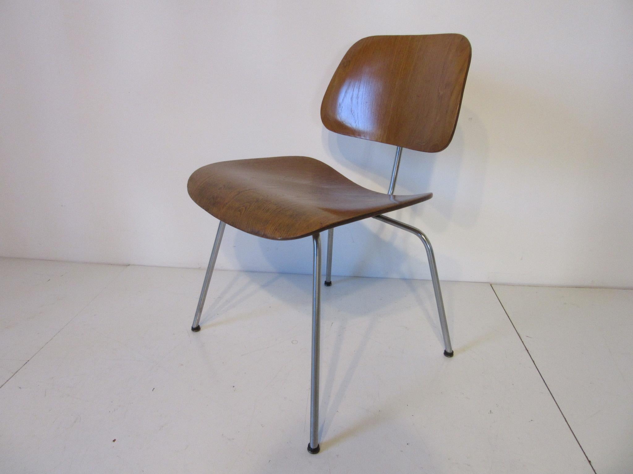 Early Eames DCM Chair by Herman Miller In Good Condition In Cincinnati, OH
