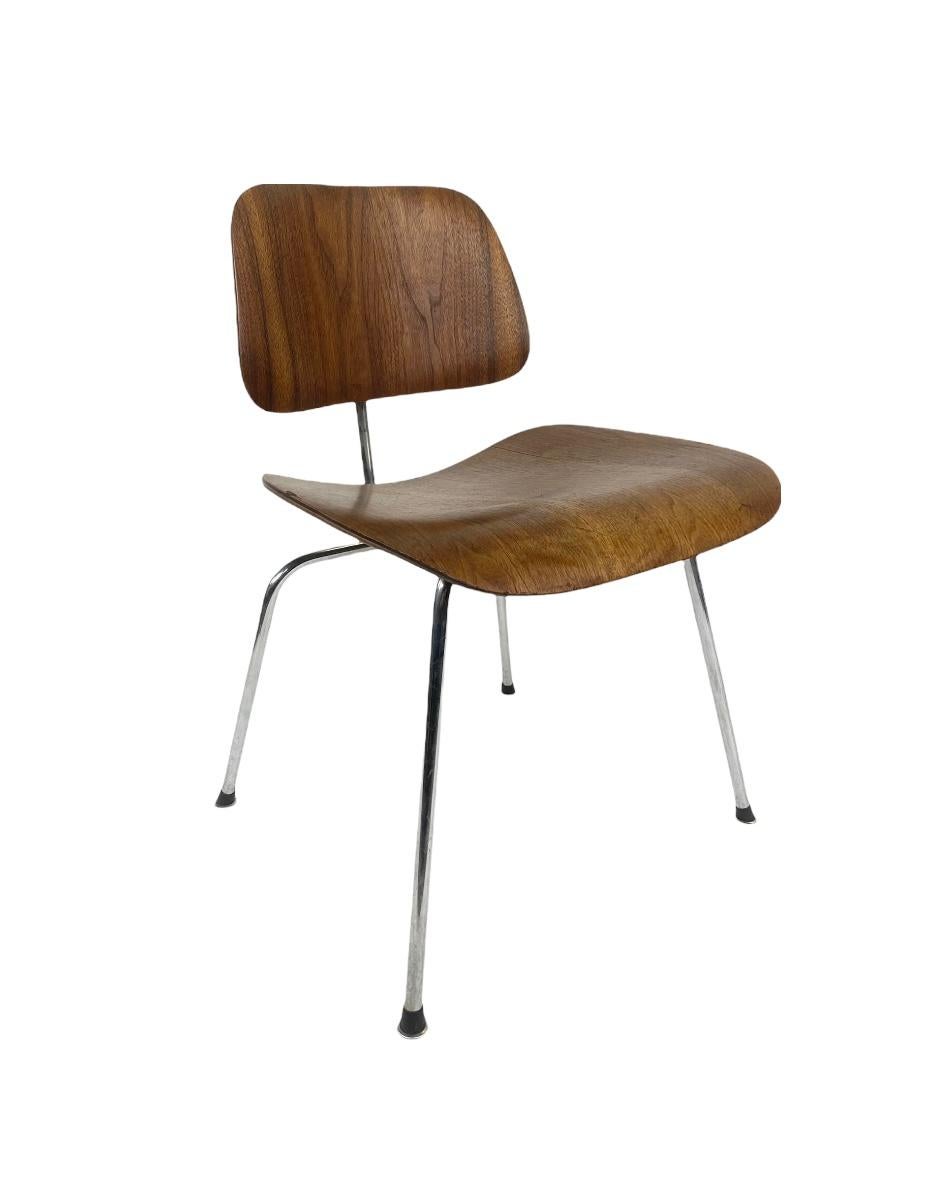 Rare and early Eames DCM chair in walnut. A collector’s piece dating to 1946-1950 because of the metal flanges where the backrest attaches. Original back and seat panels with excellent figures grain contrast and pattern.